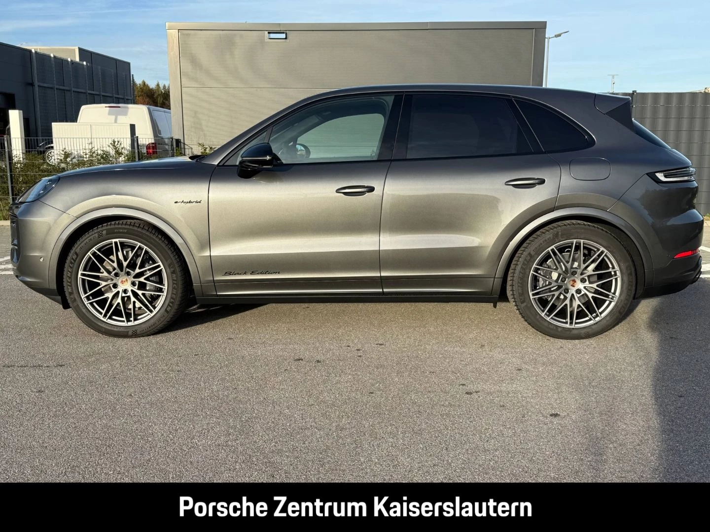 Porsche Cayenne E-Hybrid Black Edition HA-Lenkung 21-Zol black edition