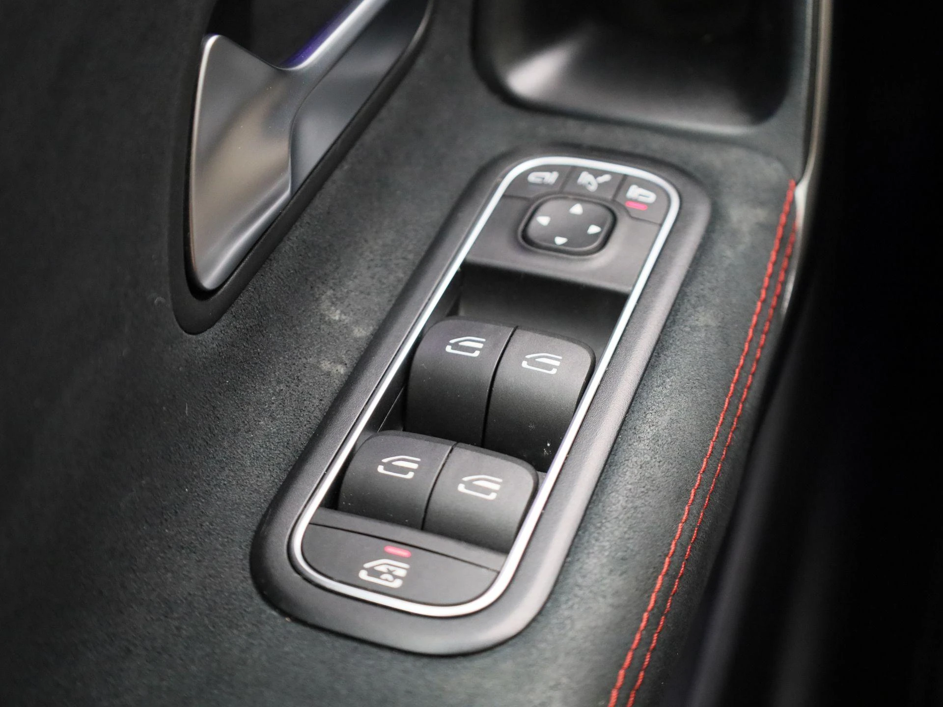 Mercedes-Benz-CLA-image-32