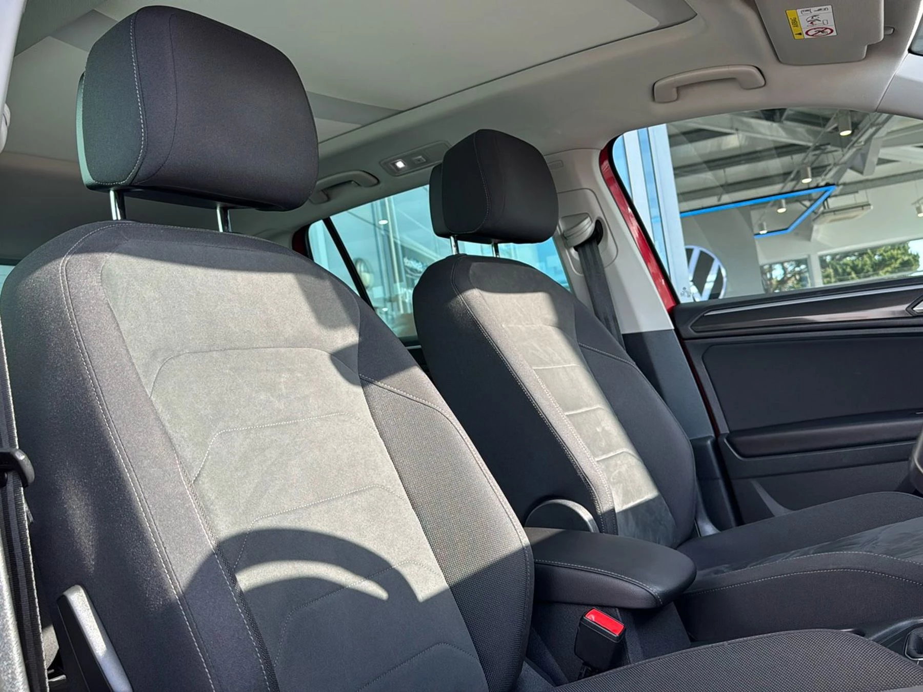 Volkswagen-Tiguan-image-16