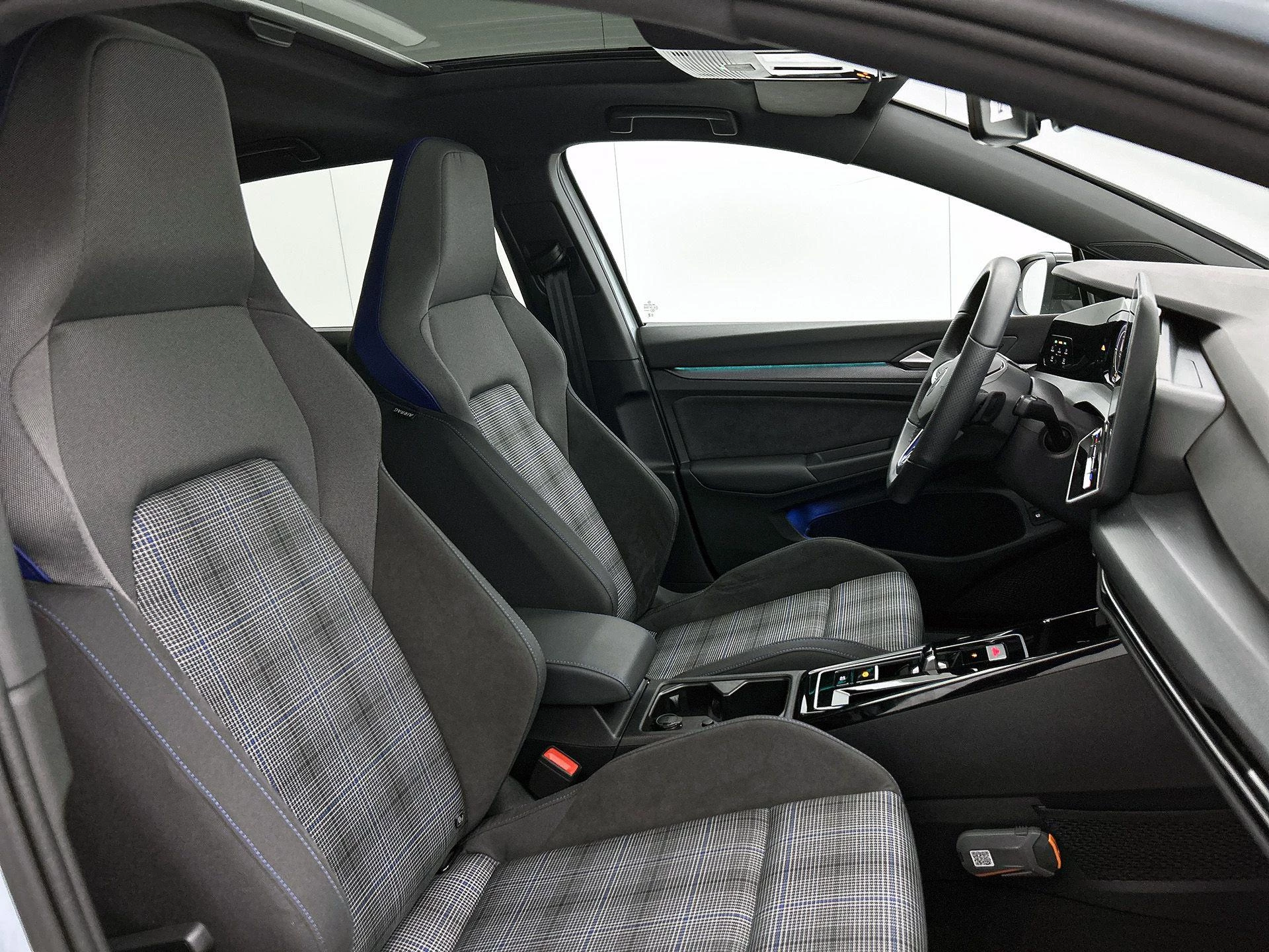 Volkswagen-Golf-image-34