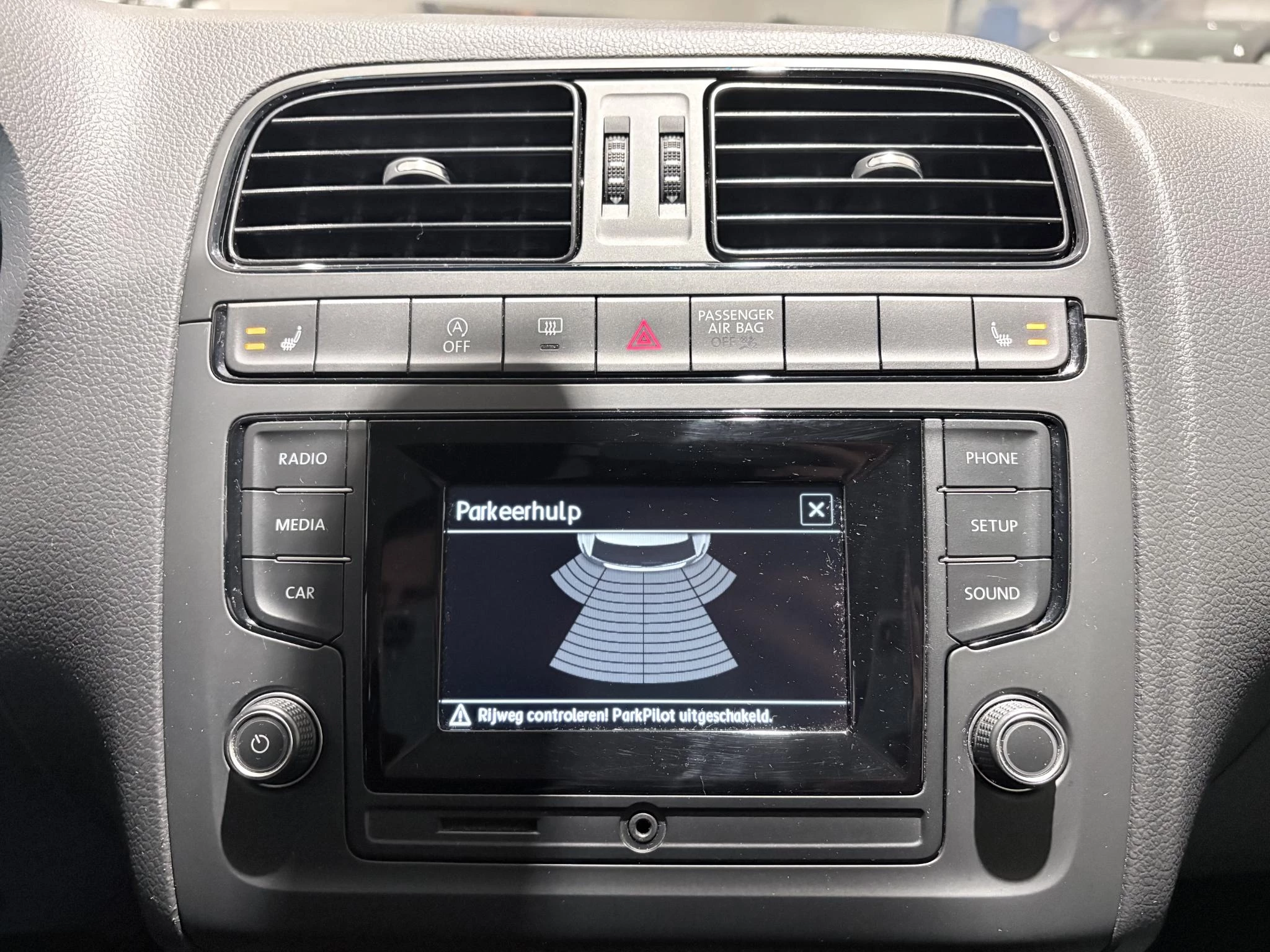 Volkswagen-Polo-image-22