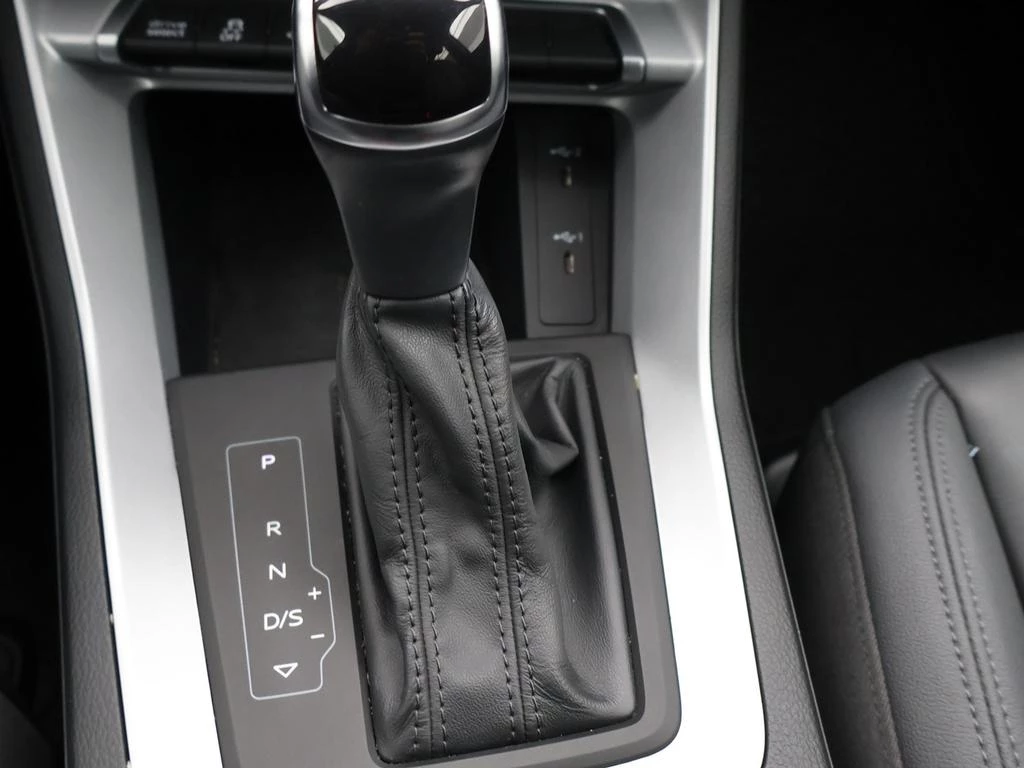 Audi Q3 PHEV Audi Q3 PHEV 45TFSIe 3X S LINE 245PK *AUTOMAAT*LEDER*CRUISE*CAMERA*PDC*NAVI*VIRTUAL COCKPIT*APP-CONNECT*...*