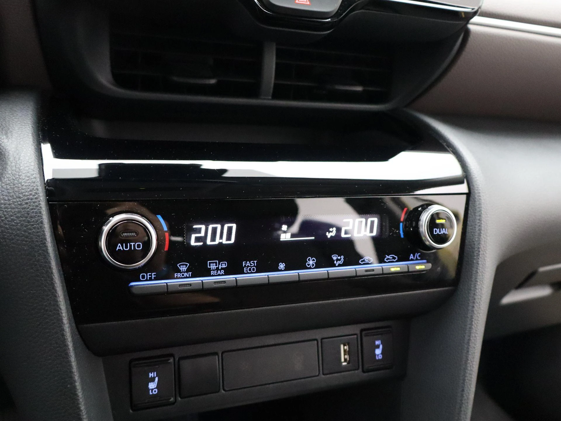 Toyota-Yaris Cross-image-22