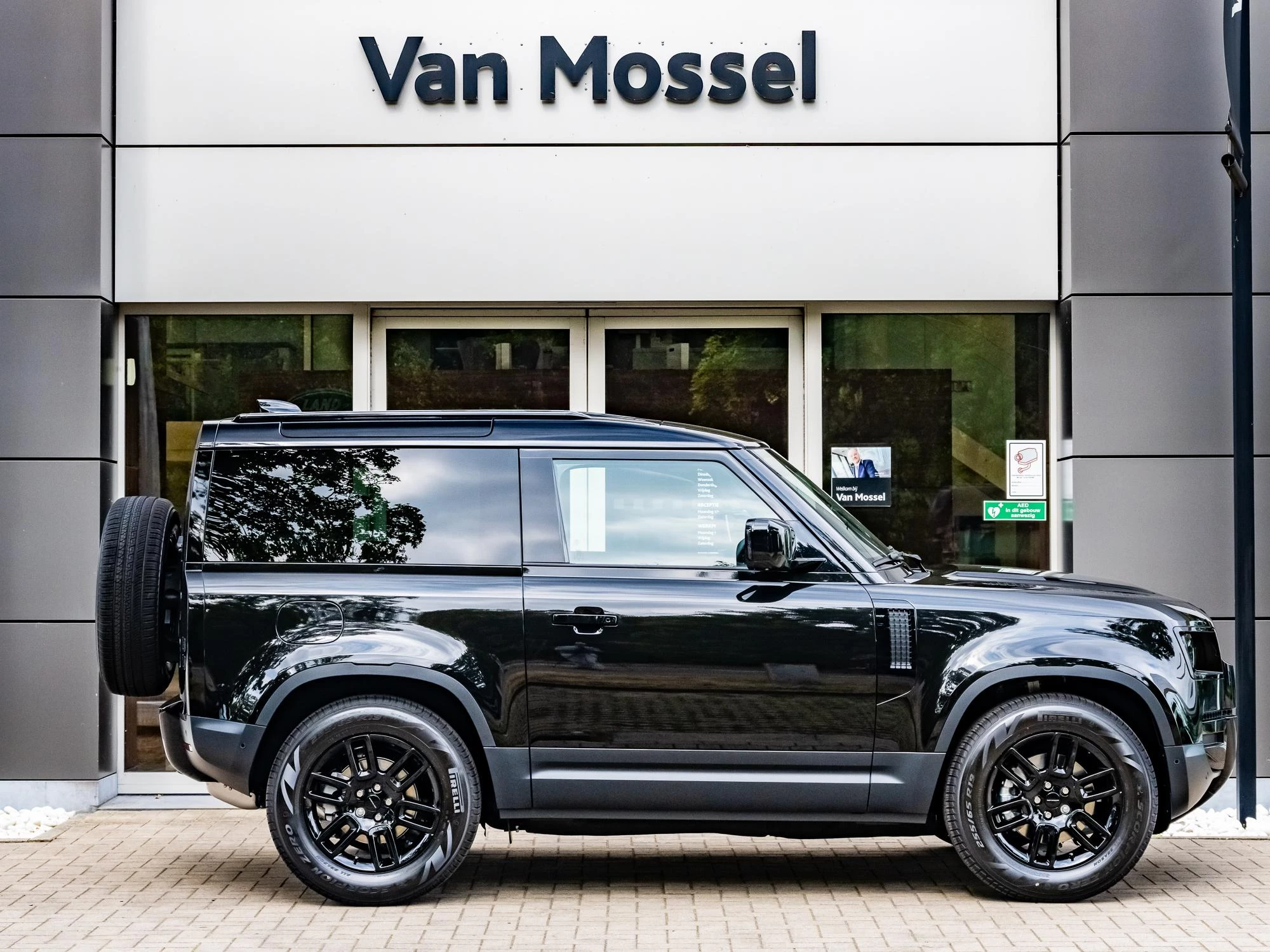 Land Rover Defender 90 D200 S AWD Auto. 26MY
