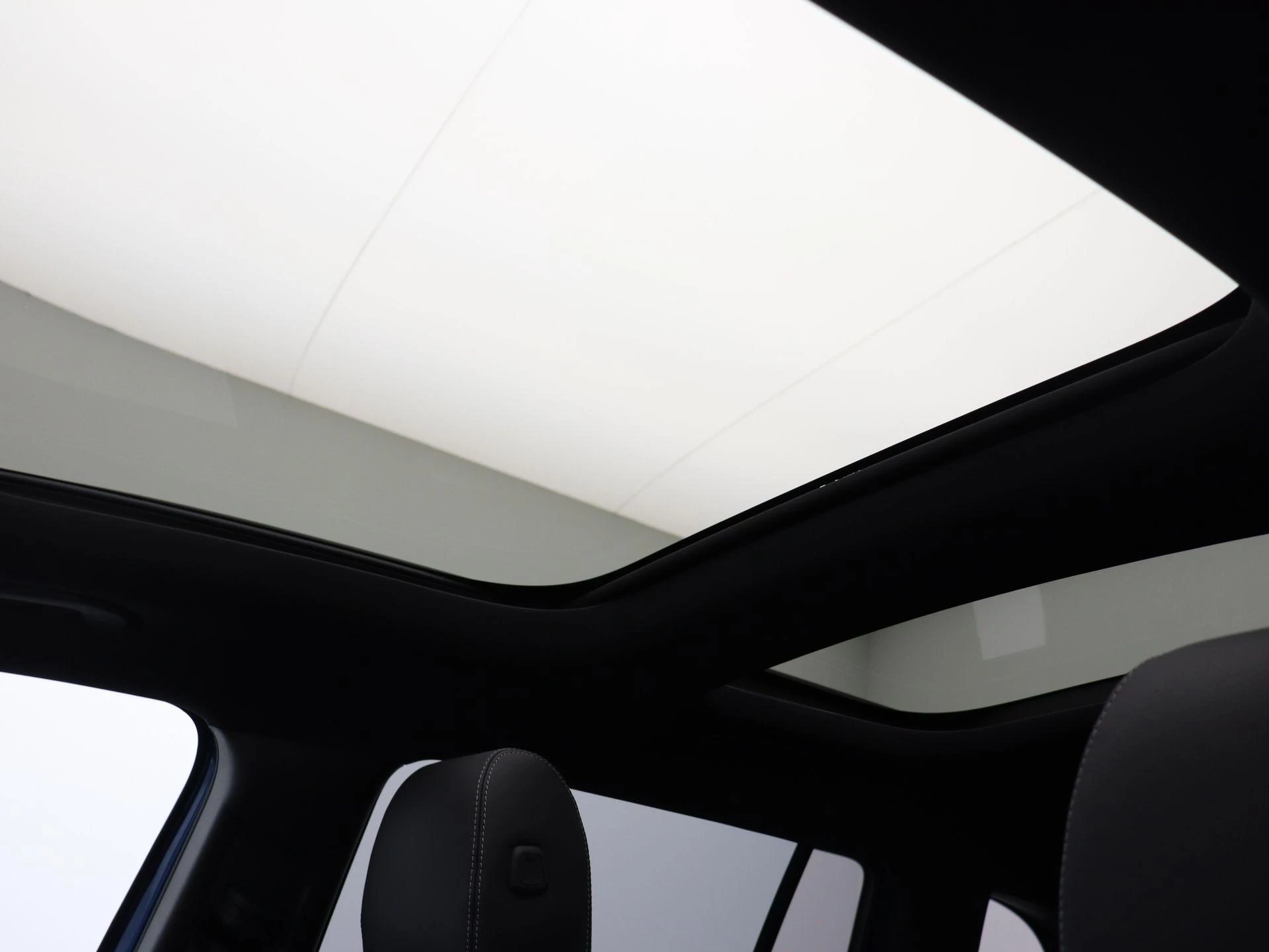 Mercedes-Benz EQB 250+ STAR EDITION + LEDER + 7-ZIT + BURMESTER + PANO DAK + CARPLAY +