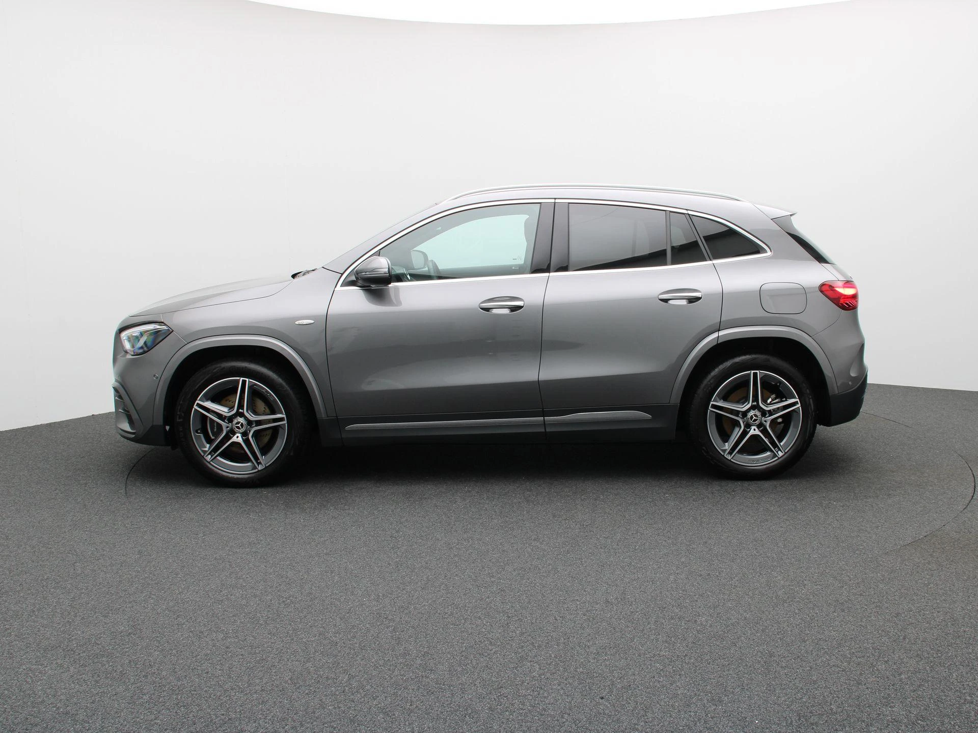 Mercedes-Benz-GLA-image-3