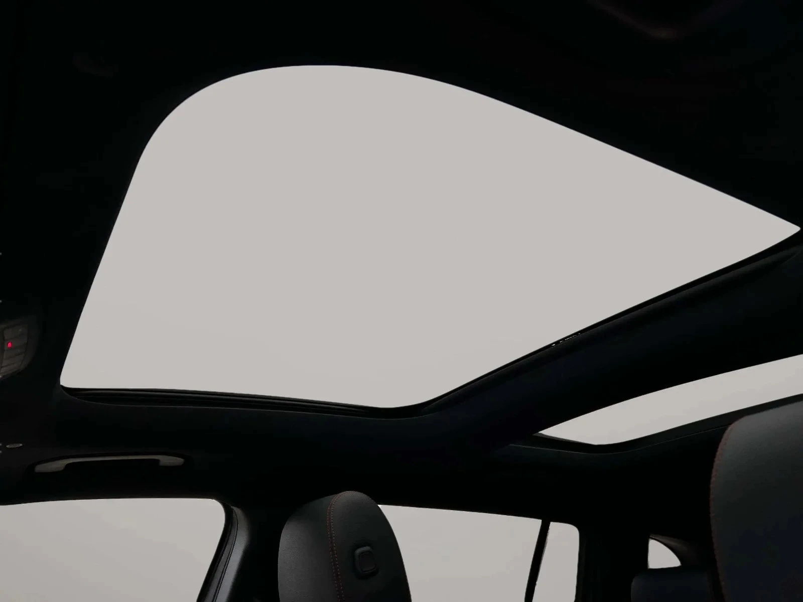 Mercedes-Benz-EQB-image-10