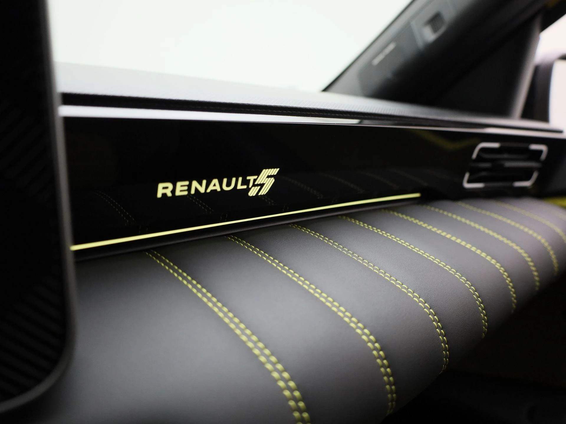 Renault-5-image-36