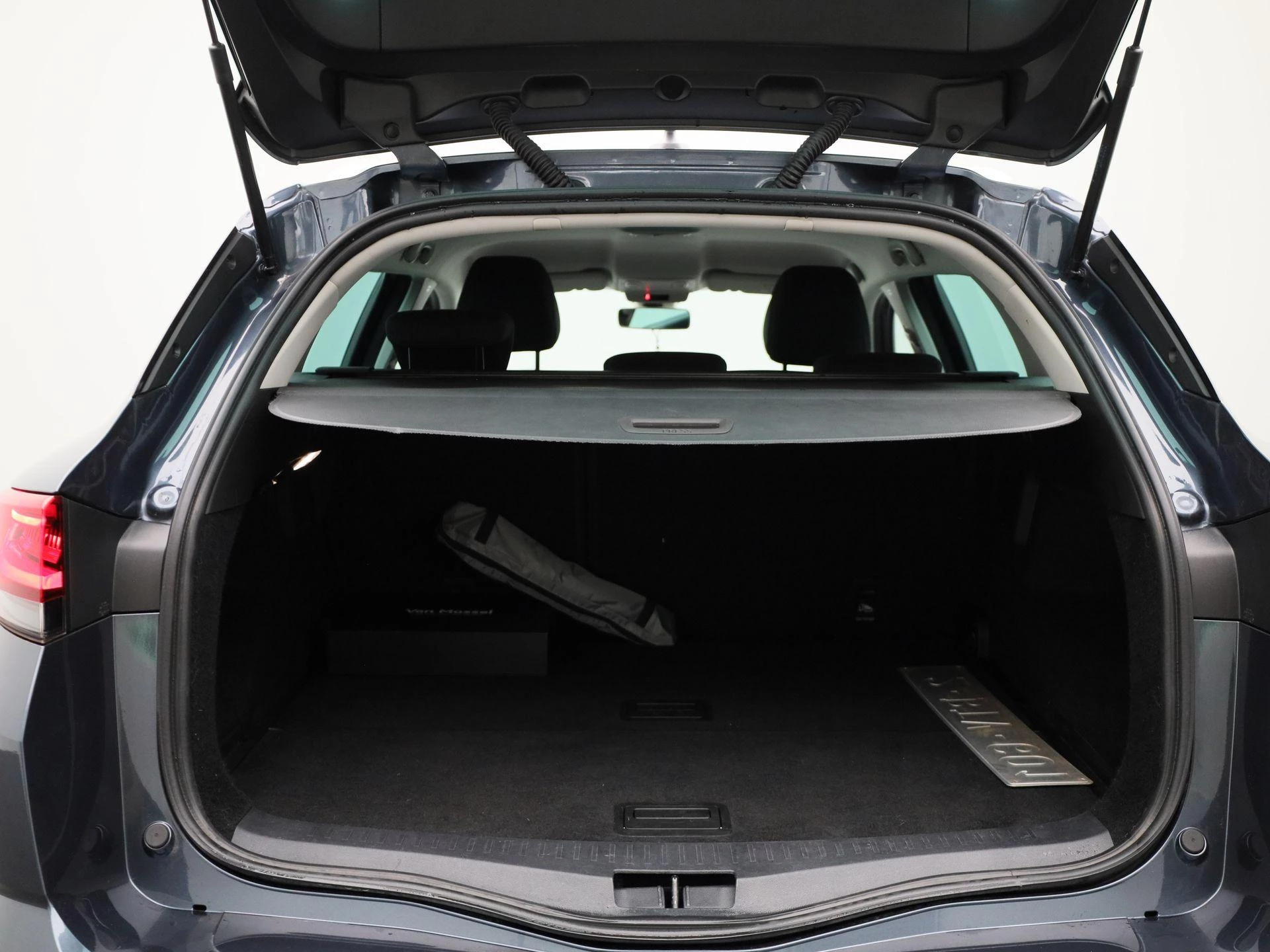 Renault-Mégane Grand Tour-image-15