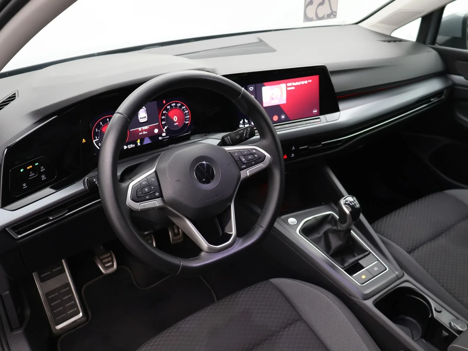 Volkswagen-Golf-image-16