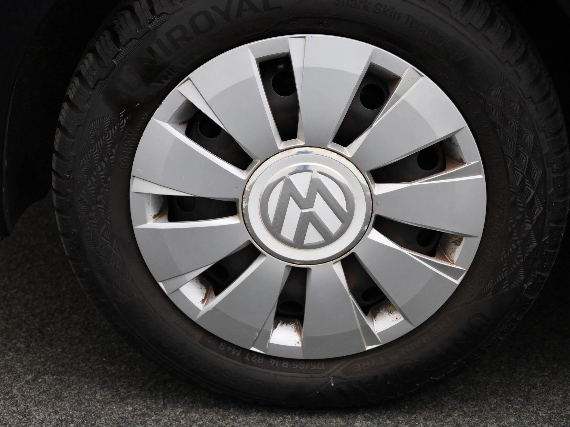 Volkswagen-up!-image-11