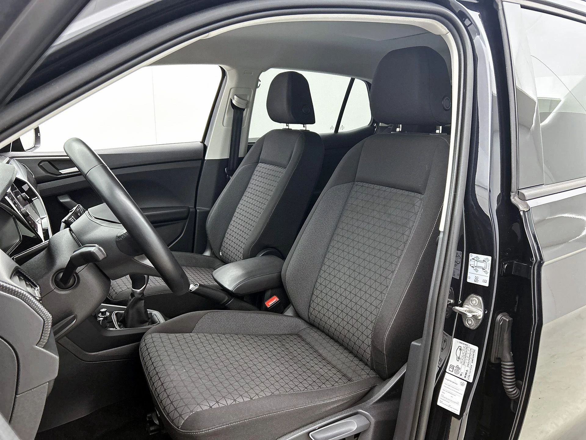 Volkswagen-T-Cross-image-33