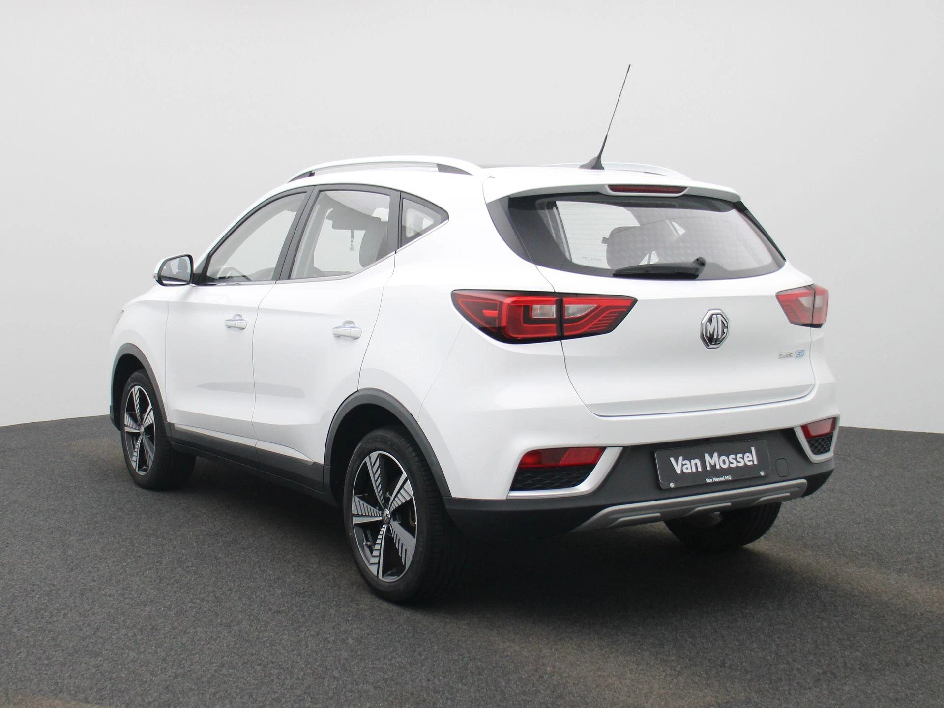 MG-ZS EV-image-1