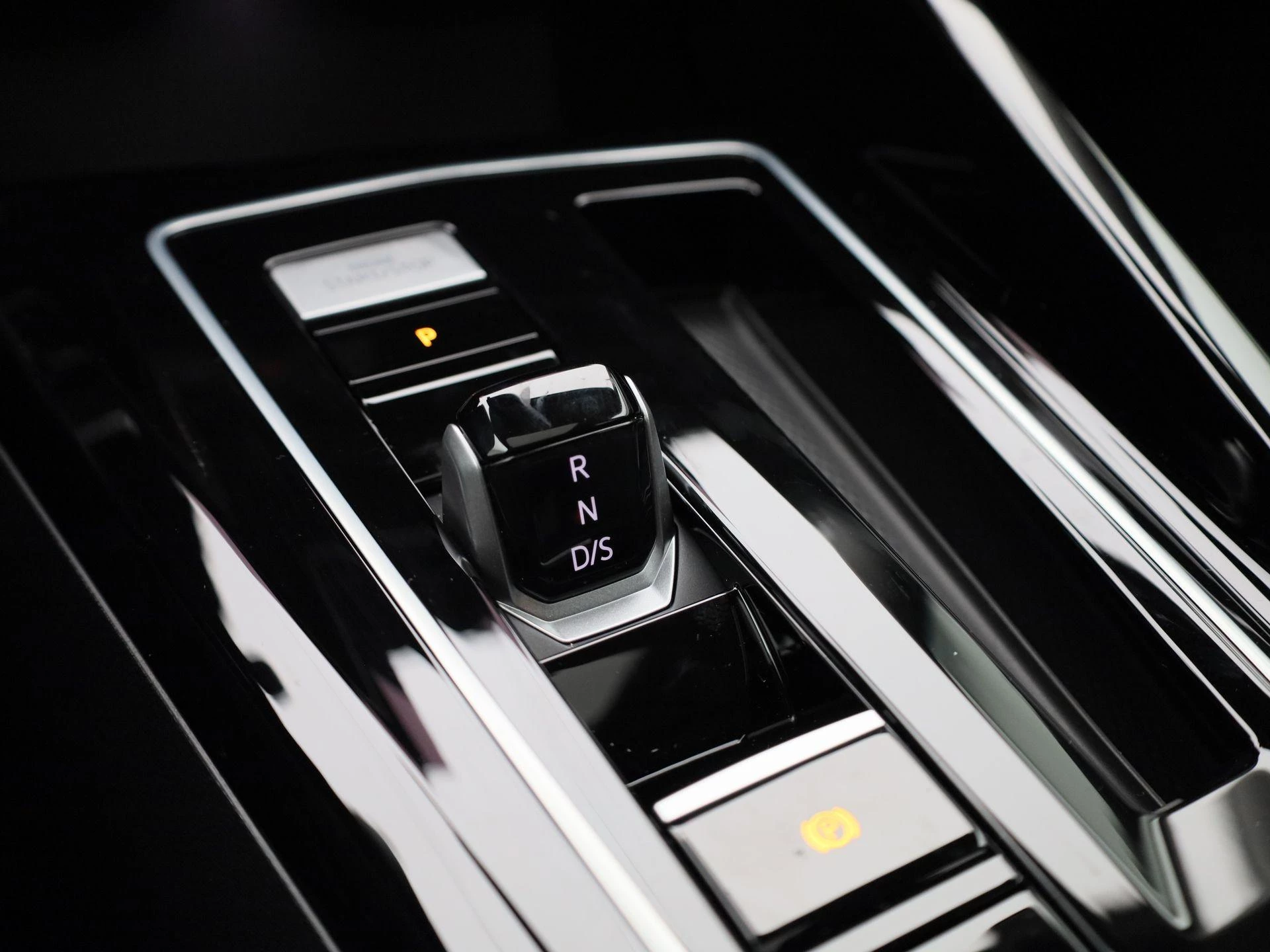 Volkswagen-Golf-image-17