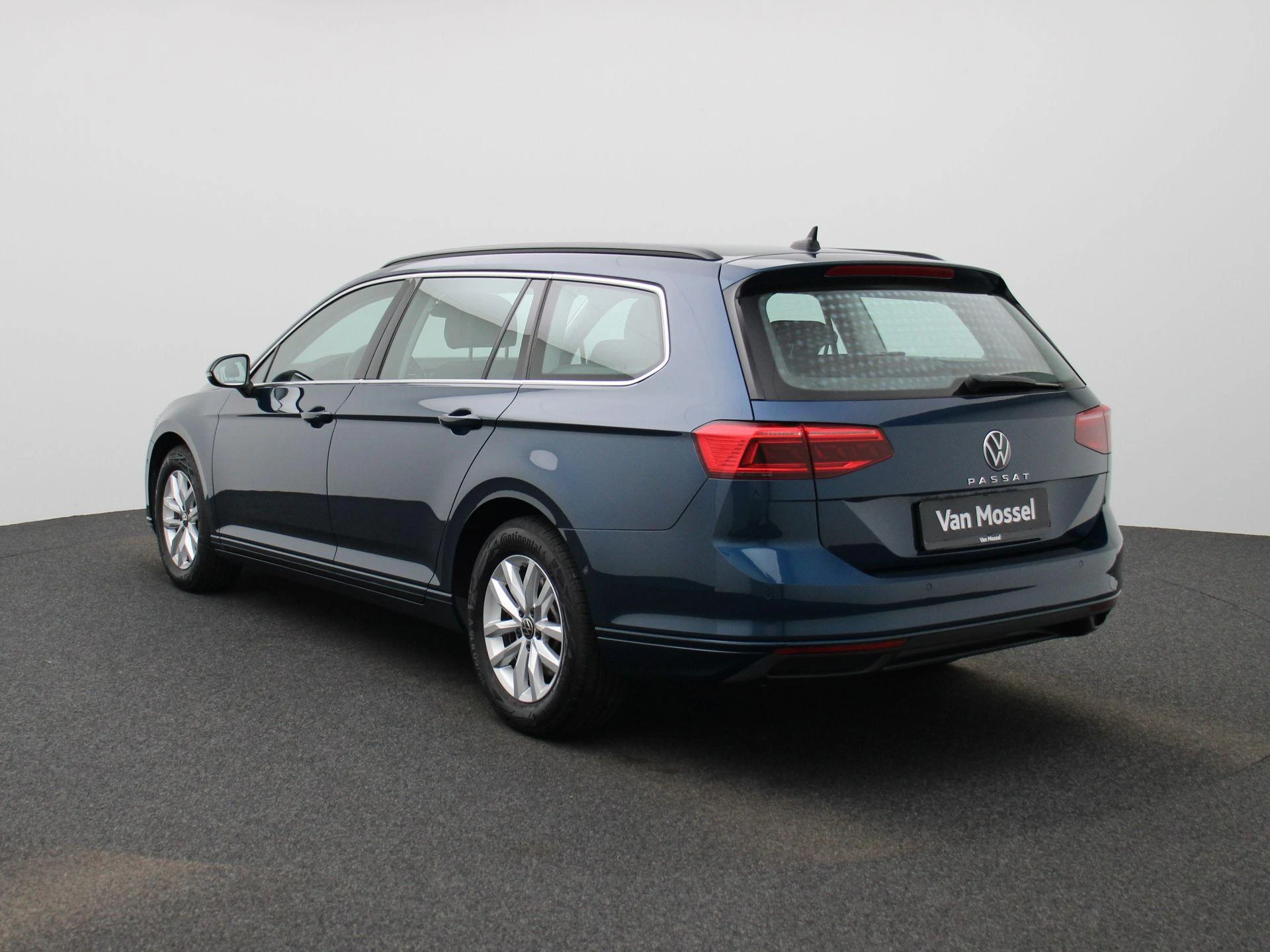 Volkswagen-Passat-image-1