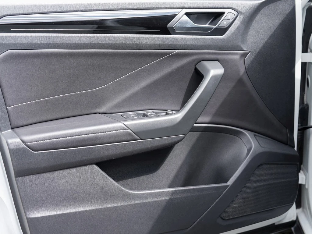 Volkswagen-T-Roc-image-16