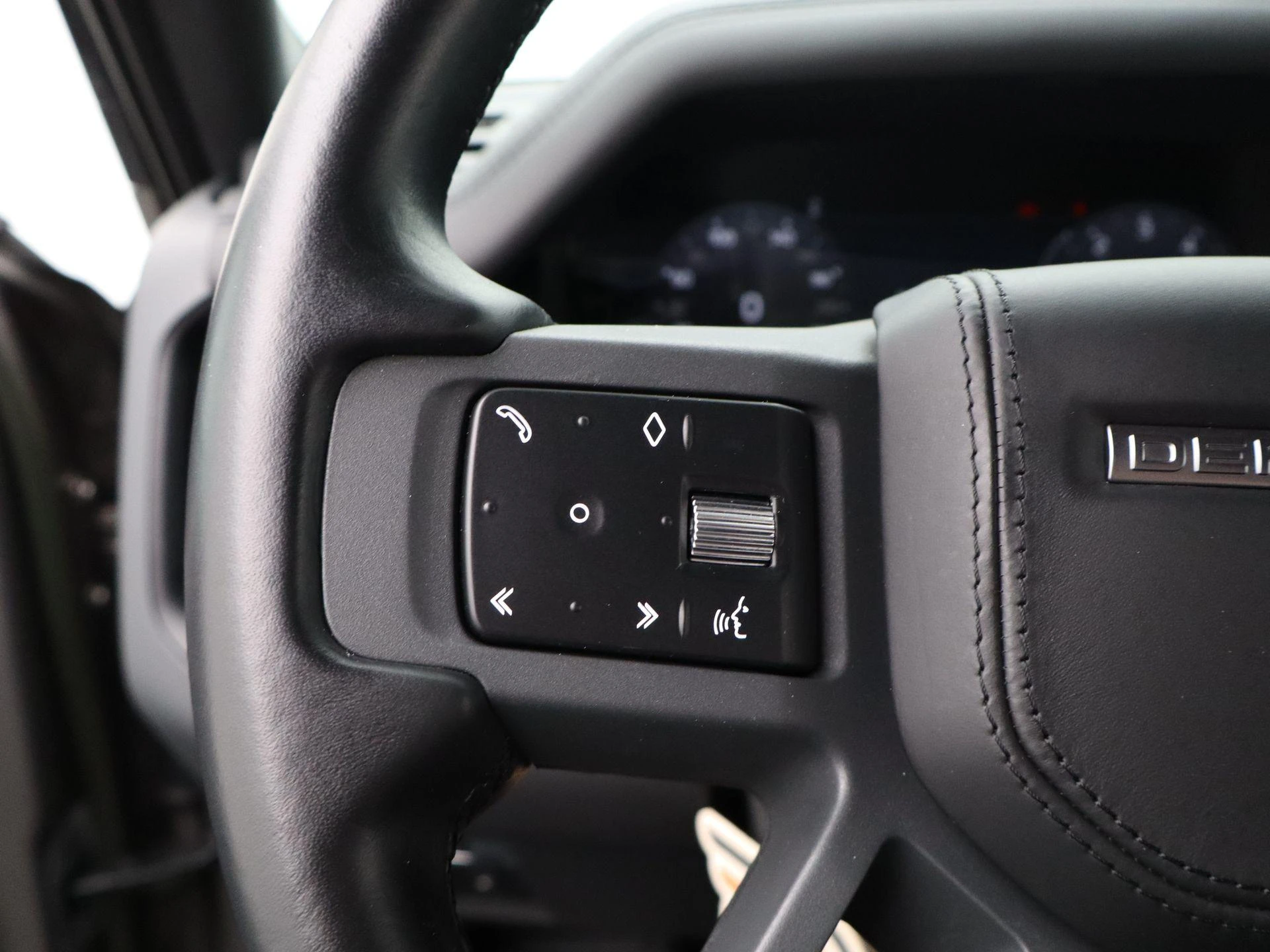 Land Rover-Defender-image-18