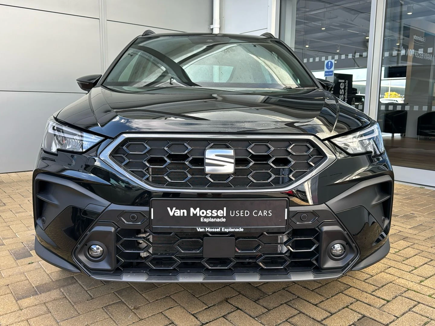 SEAT-Arona-image-4