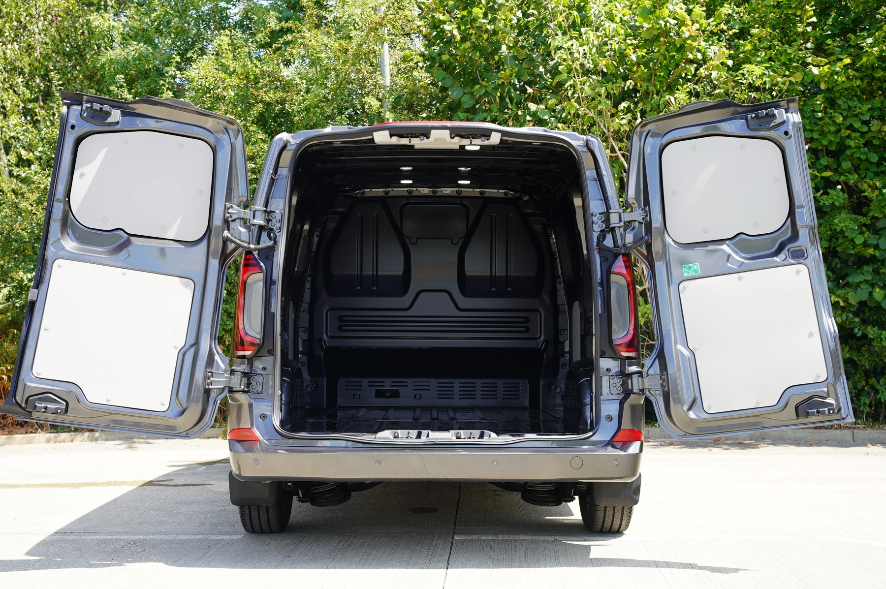 Volkswagen-Transporter-image-28