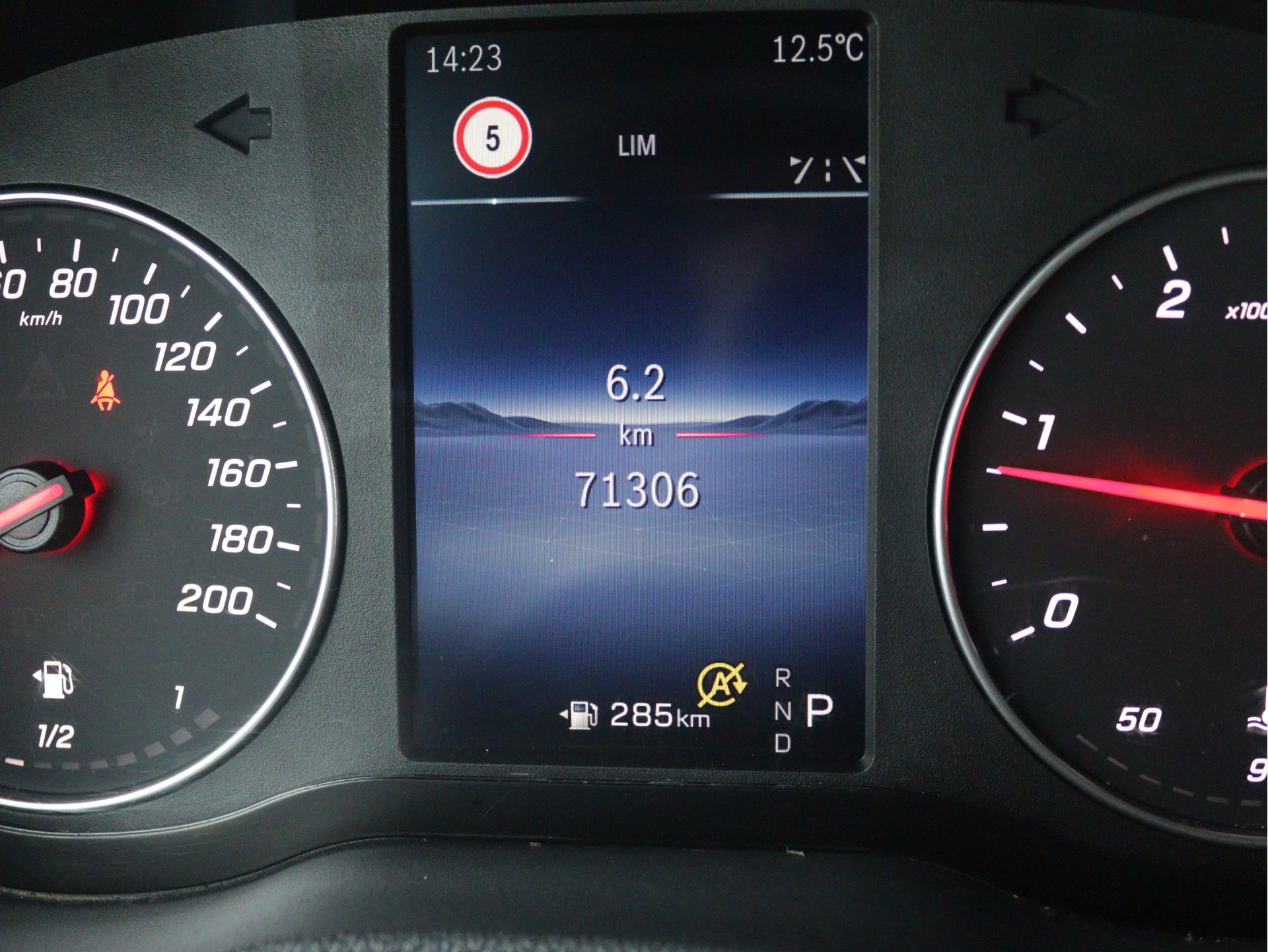 Mercedes-Benz-Sprinter-image-5