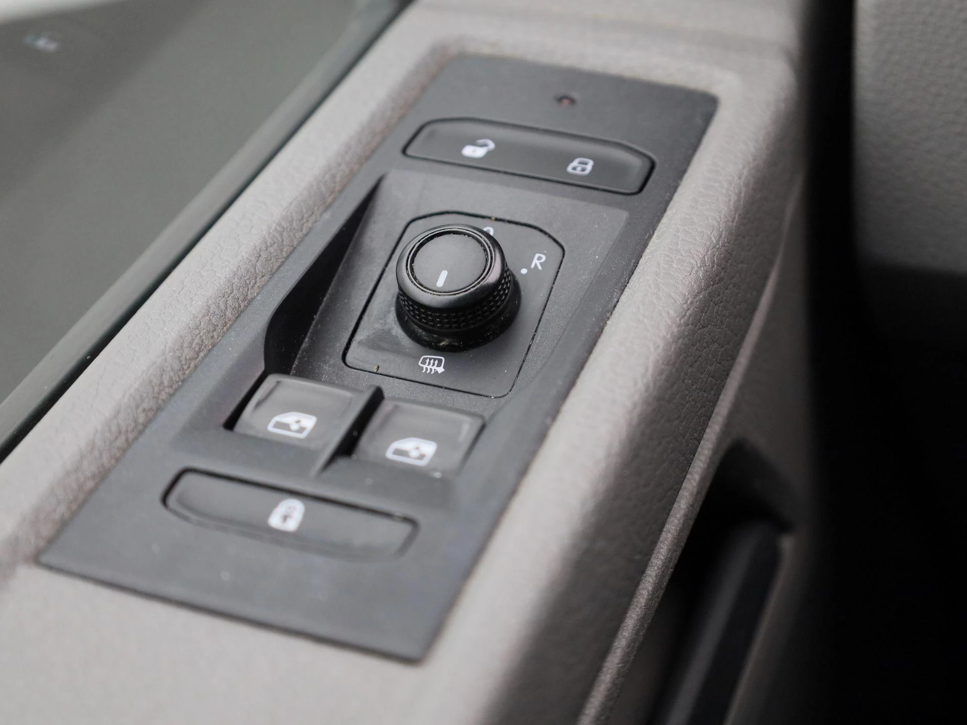 Volkswagen-Transporter-image-29