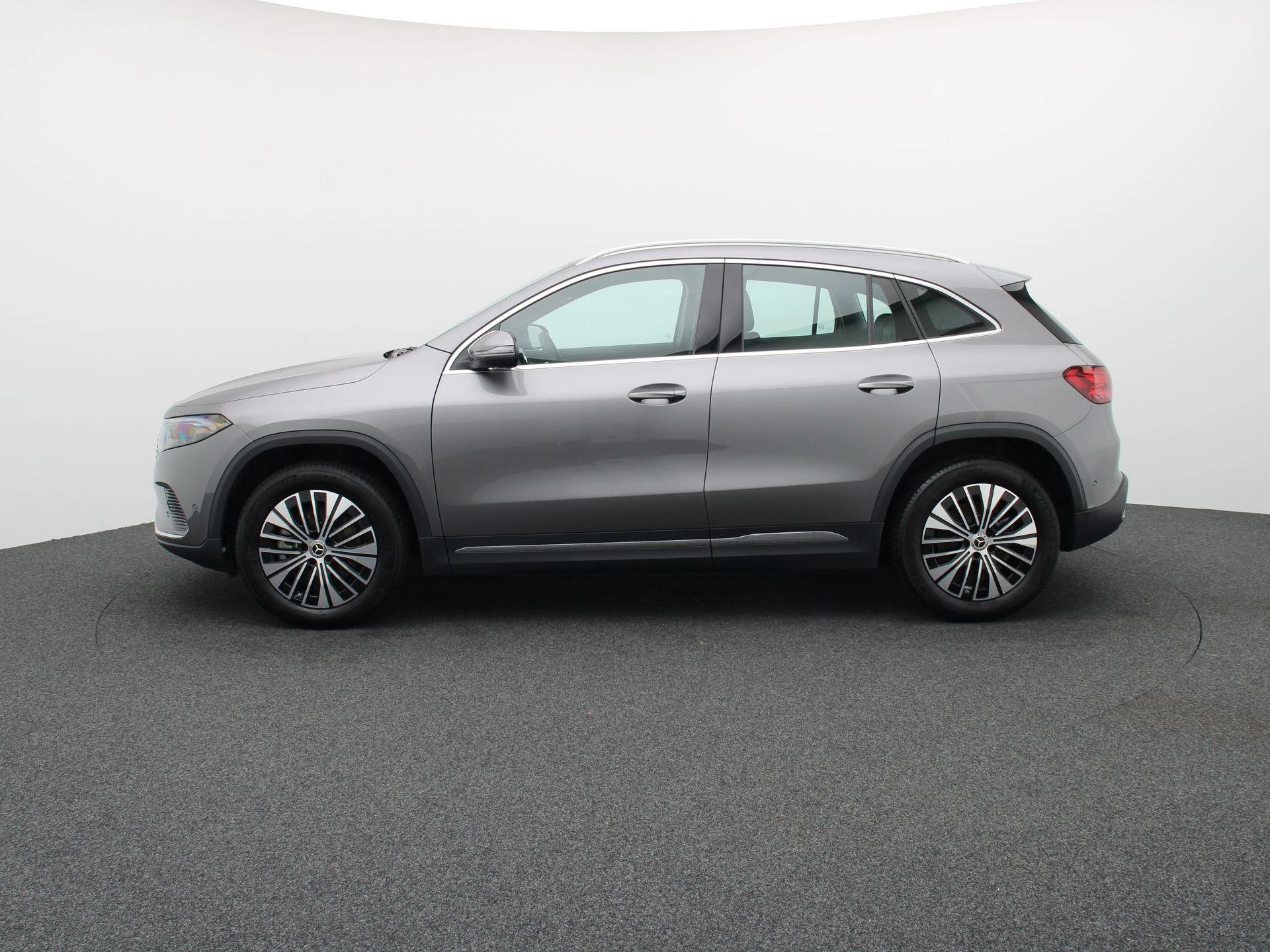 Mercedes-Benz-EQA-image-3