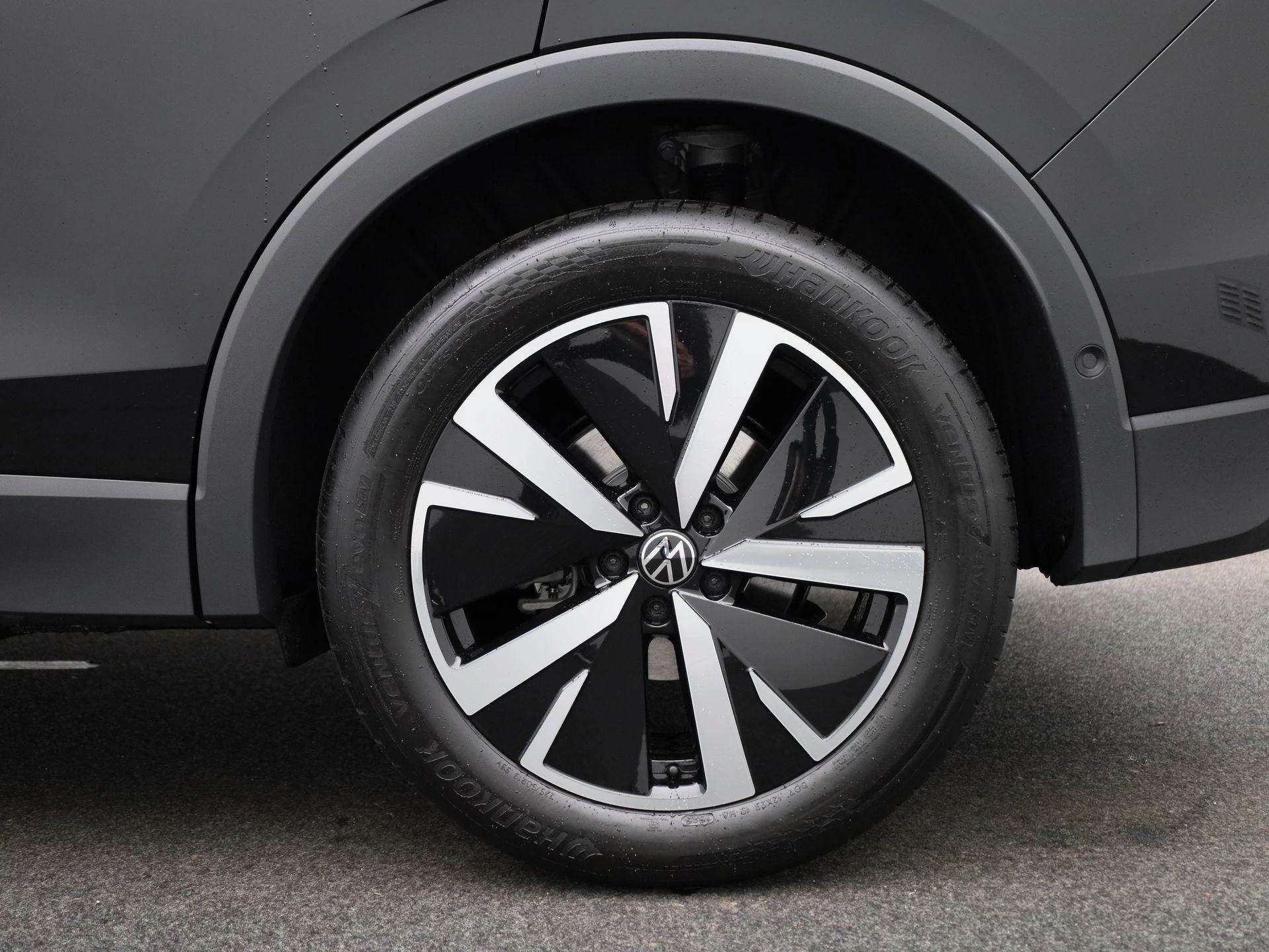 Volkswagen-Tiguan-image-11