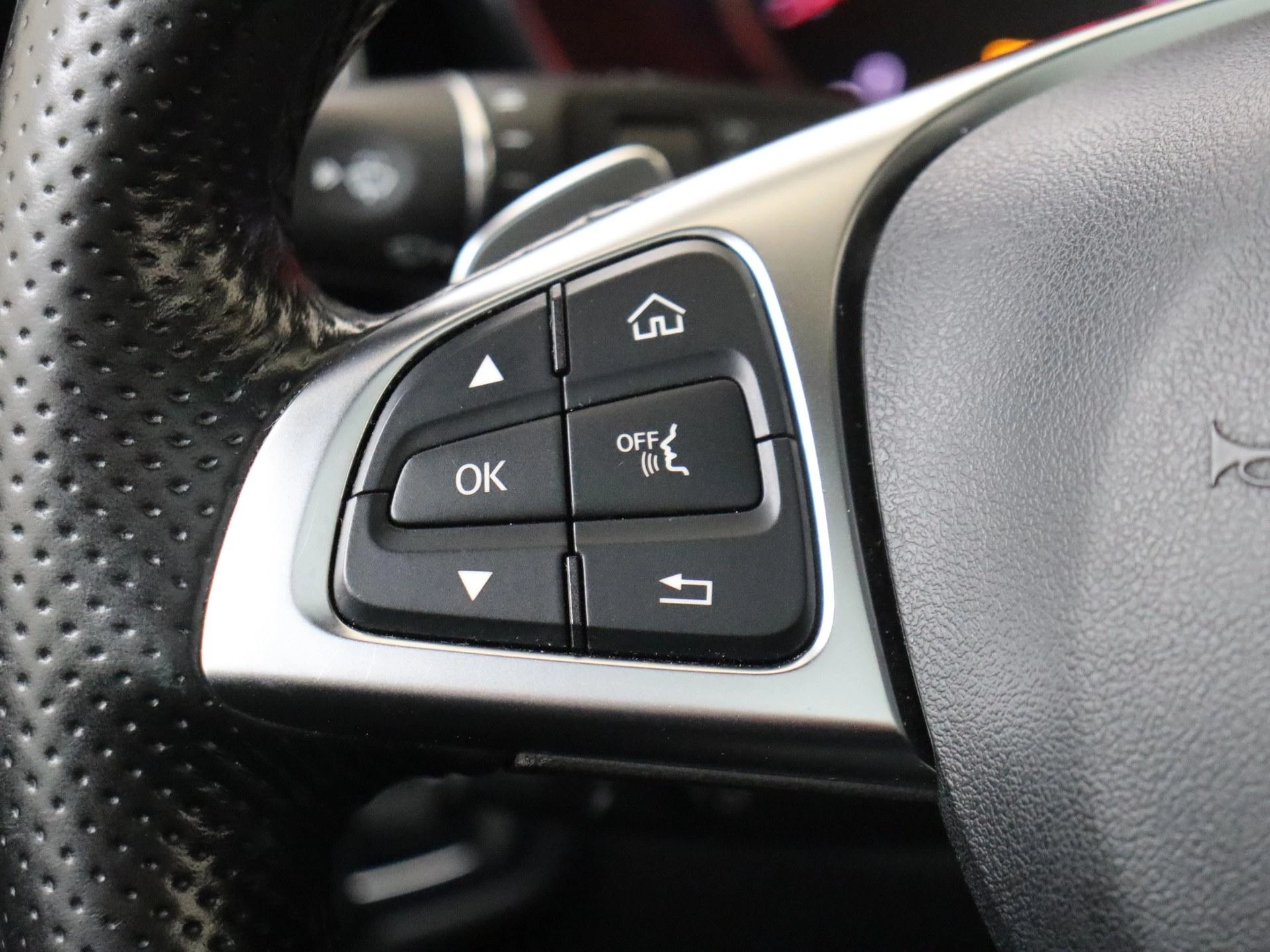 Mercedes-Benz-GLC-image-15