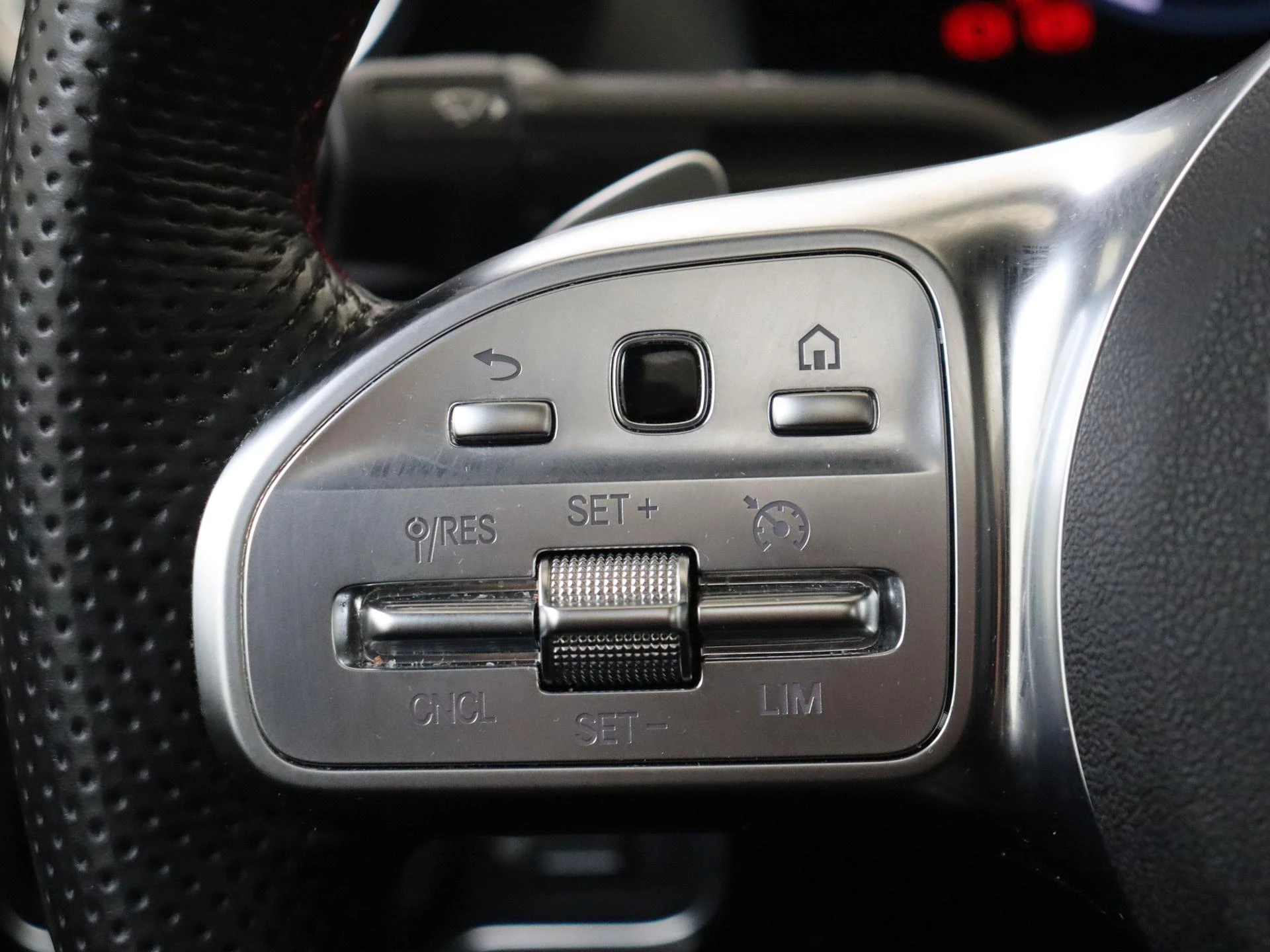Mercedes-Benz-CLA-image-12