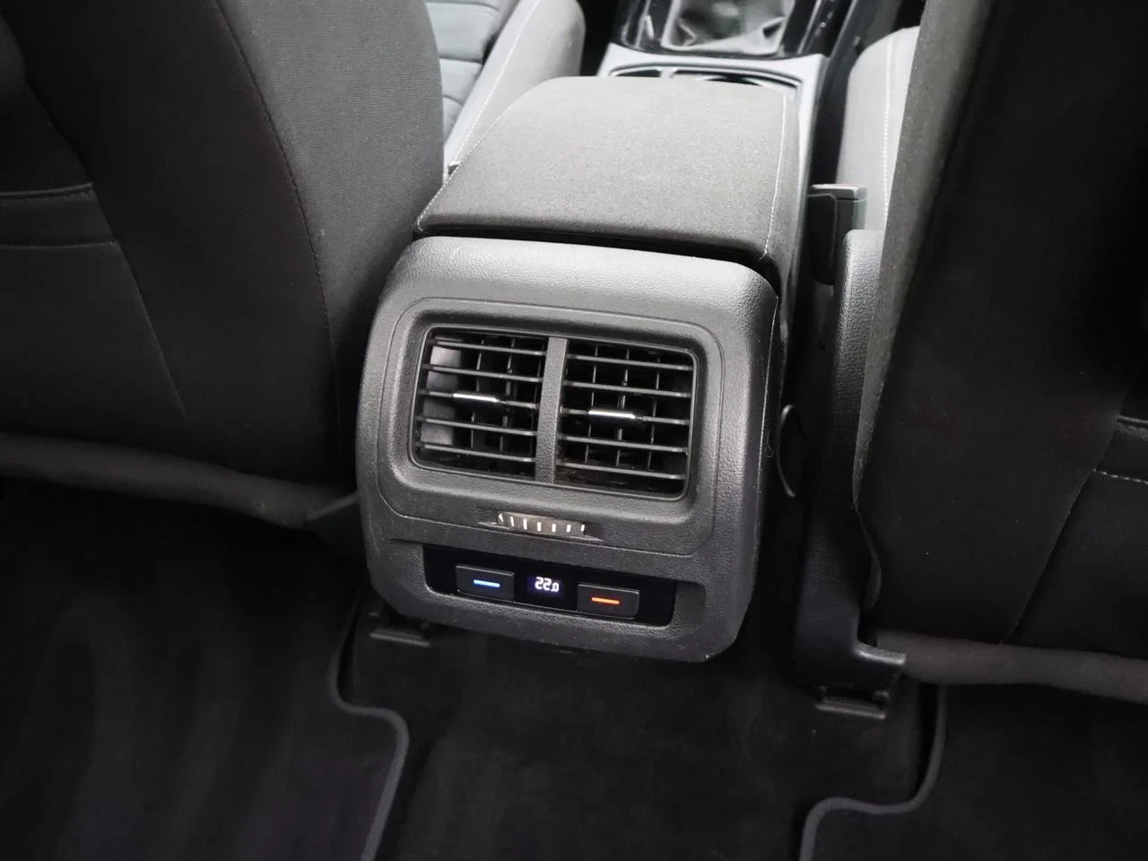 Volkswagen-Touran-image-17