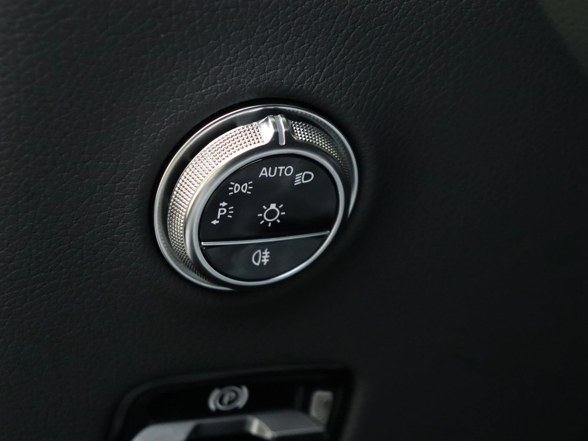 Mercedes-Benz-GLC-image-27