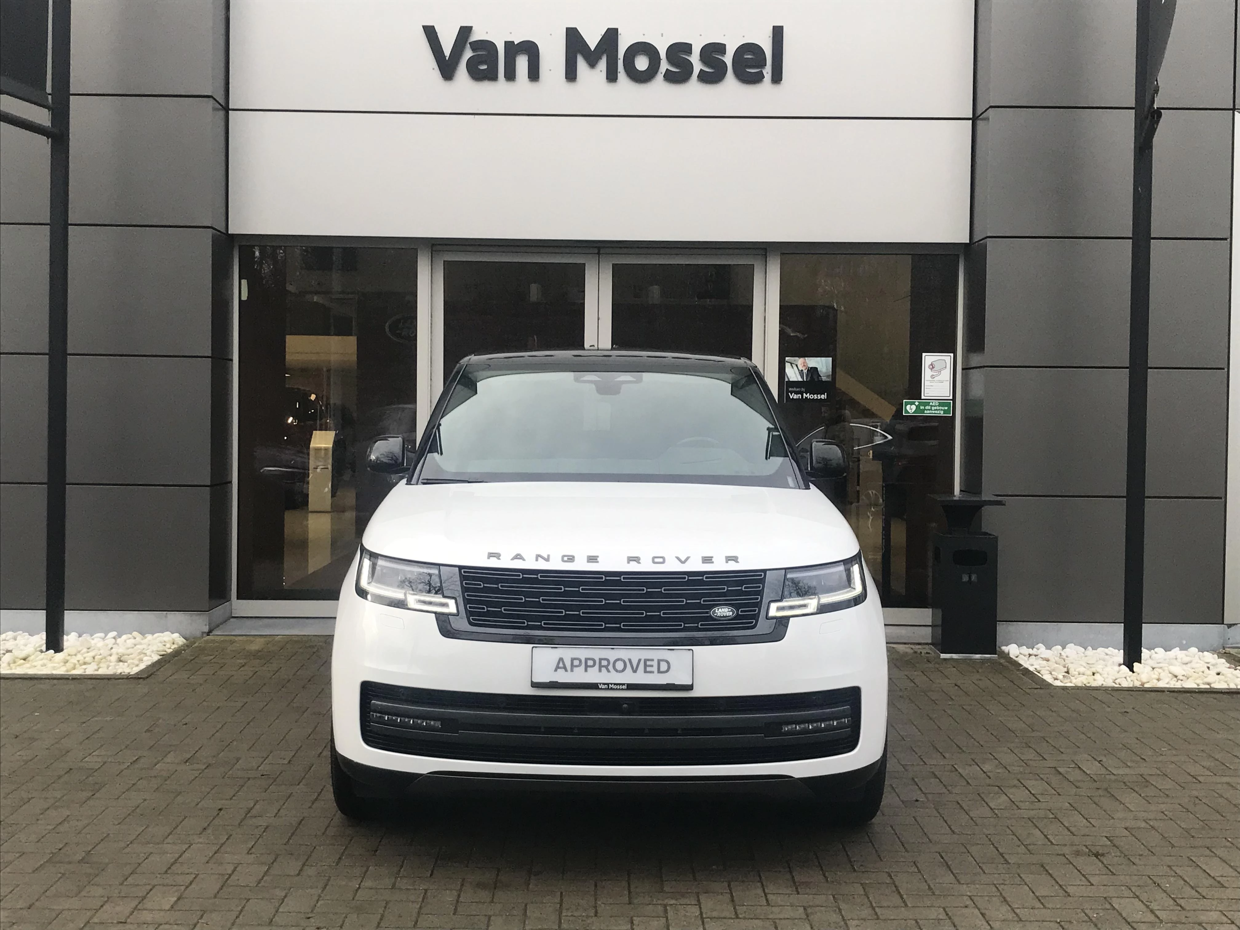 Land Rover-Range Rover-image-6