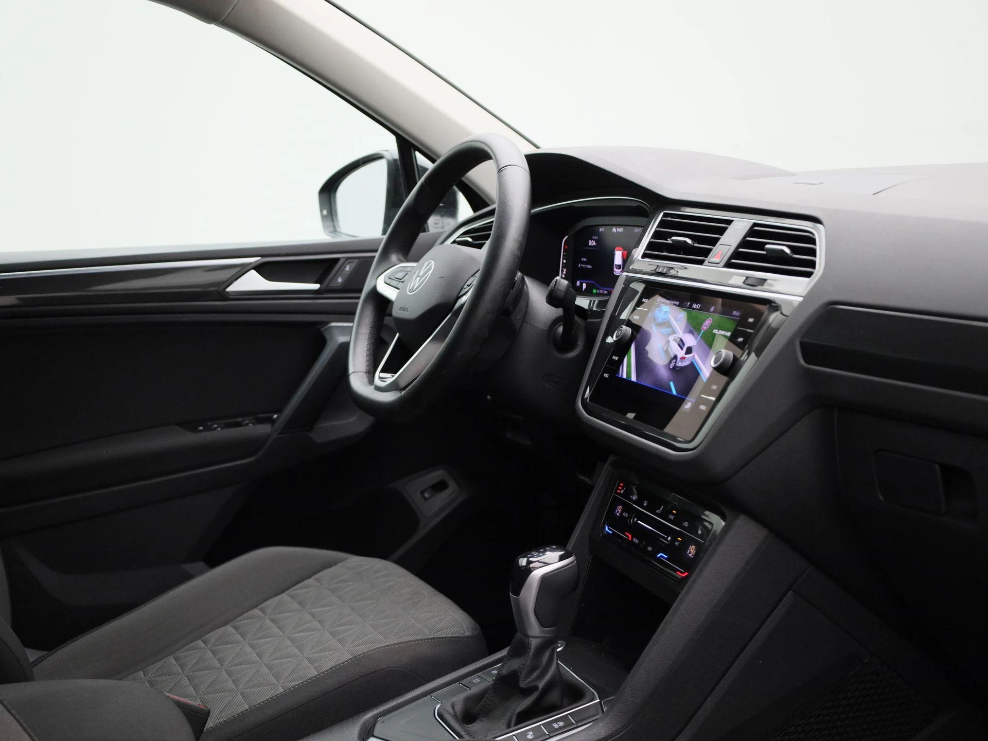 Volkswagen-Tiguan-image-37