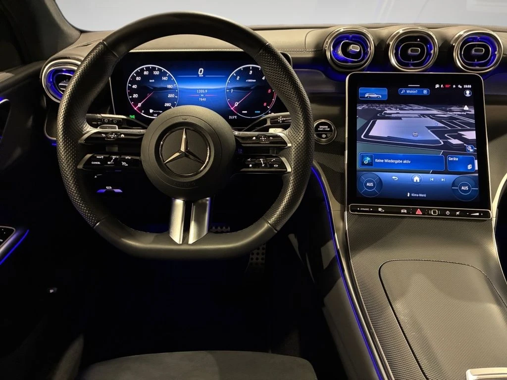 Mercedes-Benz-GLC 220 d-image-10
