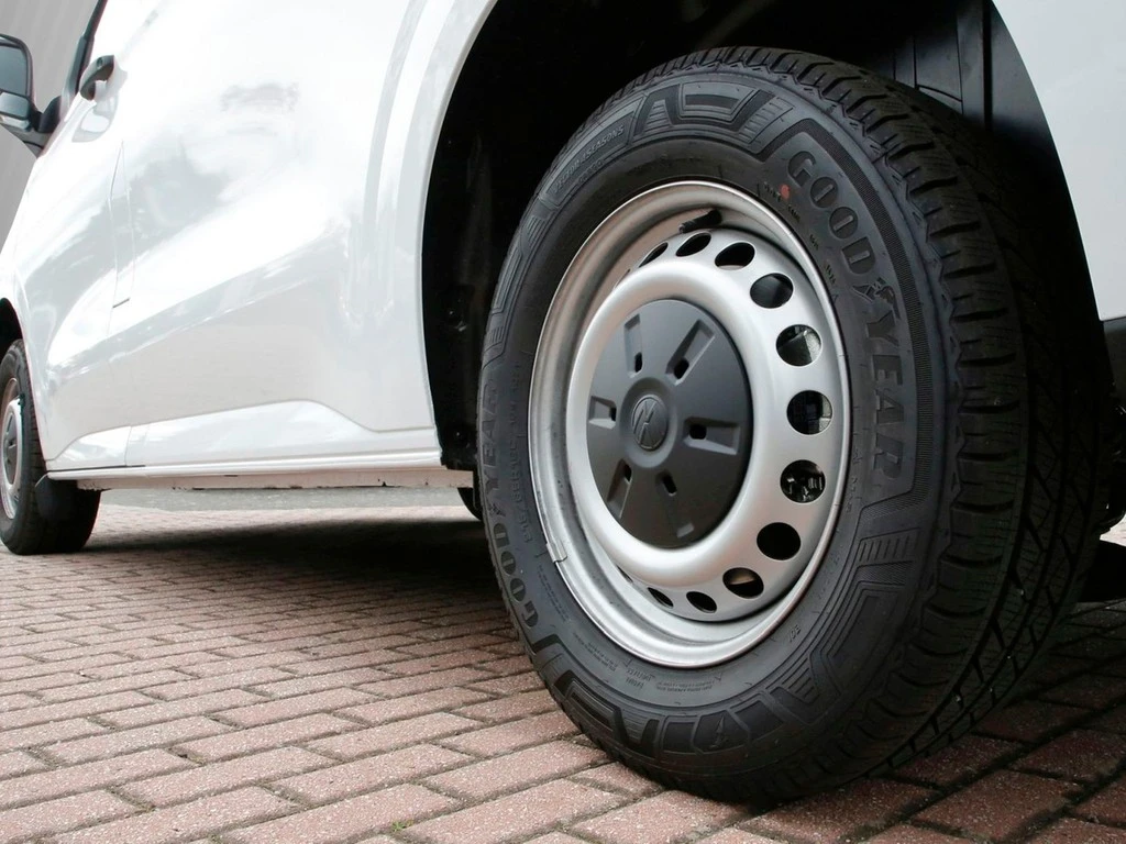 Volkswagen-Transporter-image-4