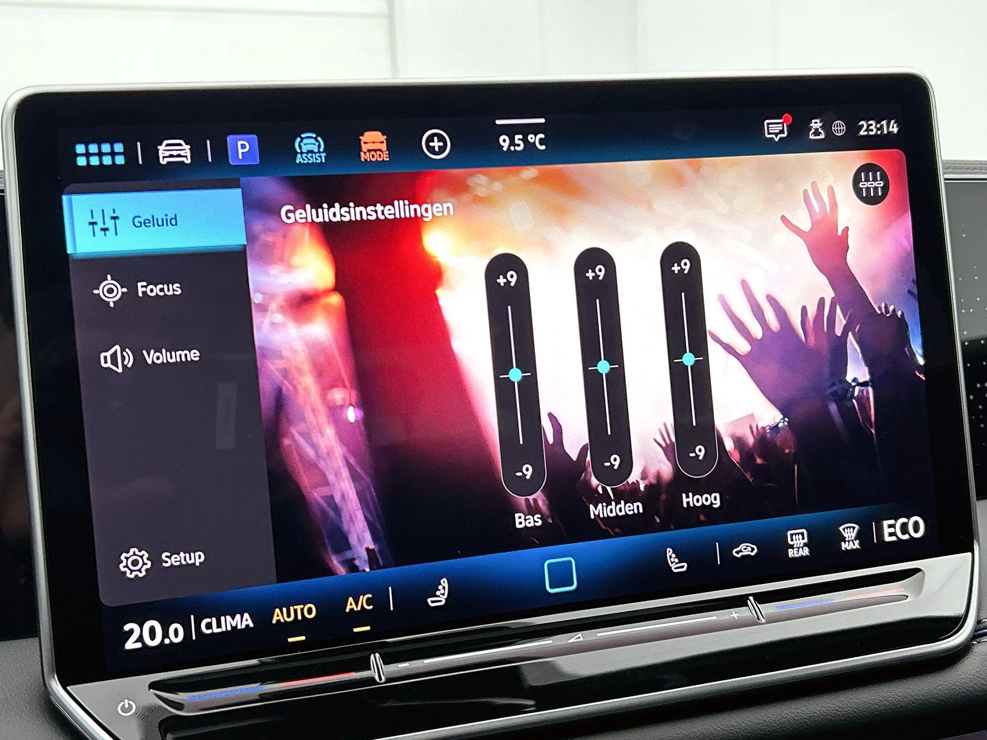 Volkswagen-Tiguan-image-19