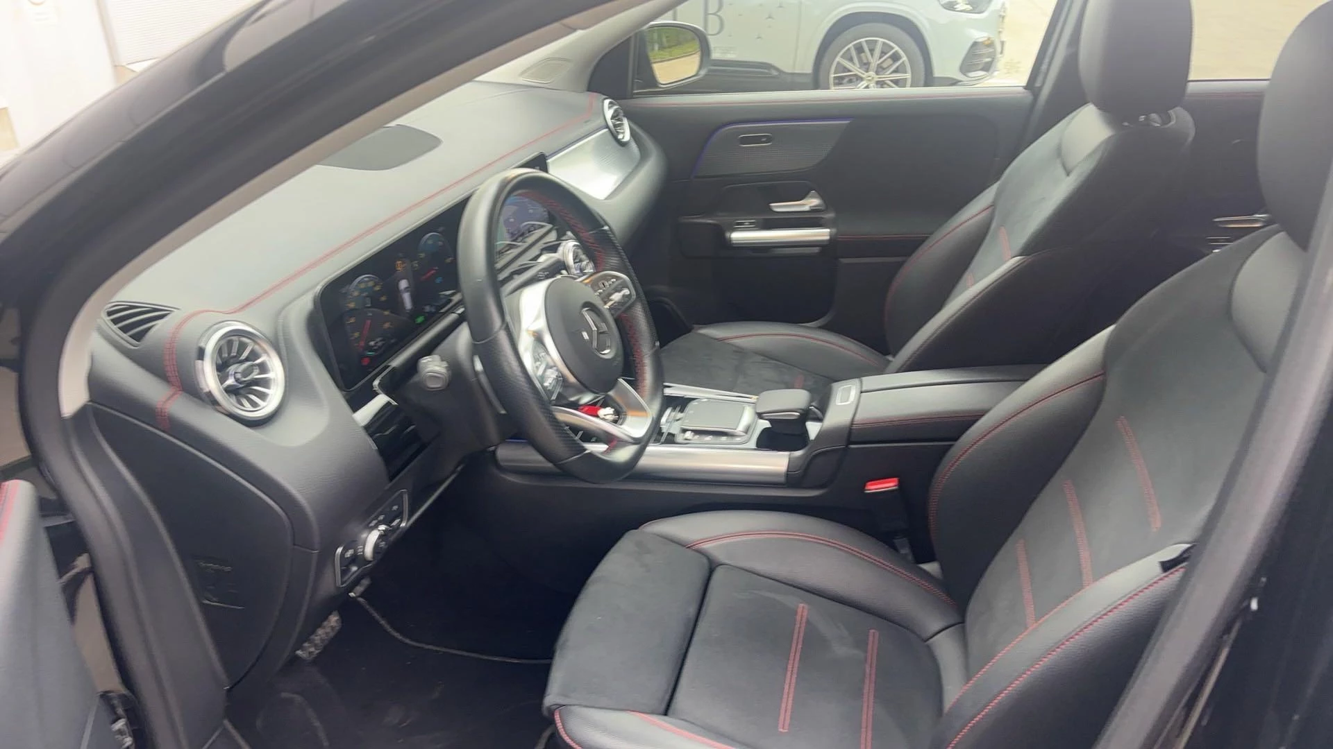 Mercedes-Benz EQA 250 AMG Line + CARPLAY + TREKHAAK + NIGHTPAKKET +