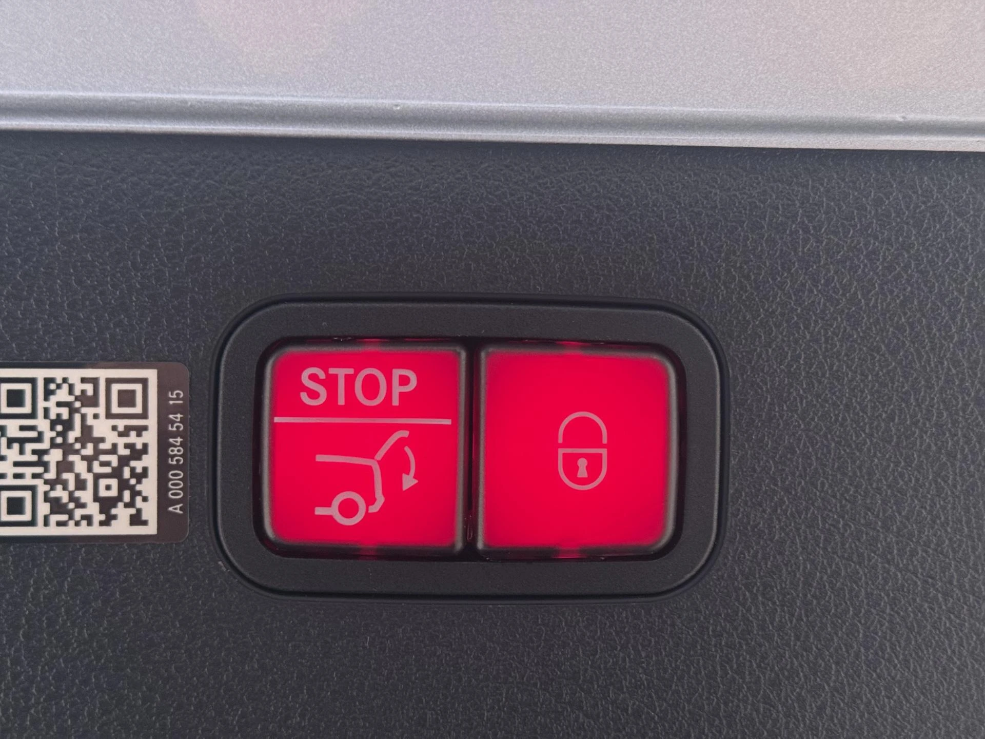 Mercedes-Benz-EQS-image-32