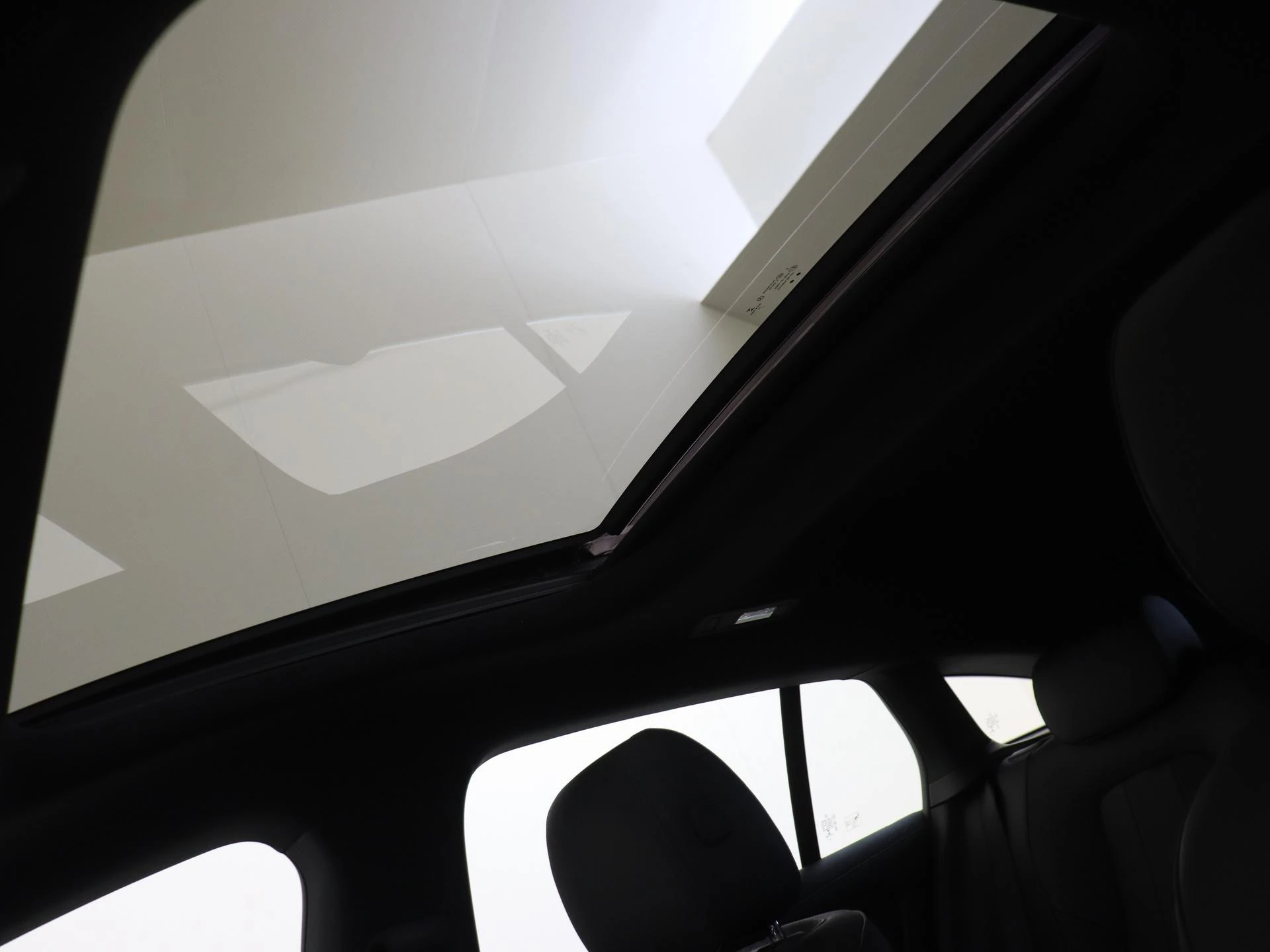 Mercedes-Benz-CLA-image-27