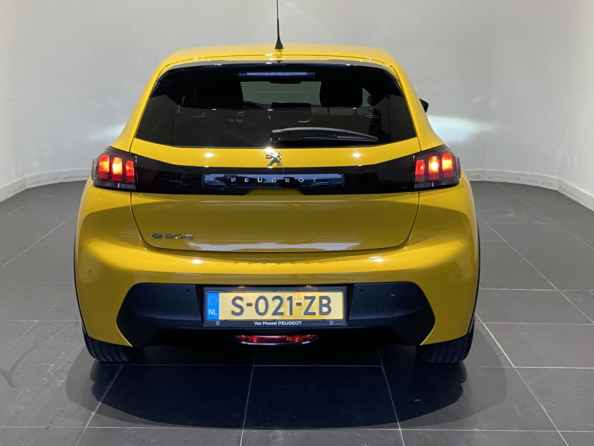 Peugeot-e-208-image-36