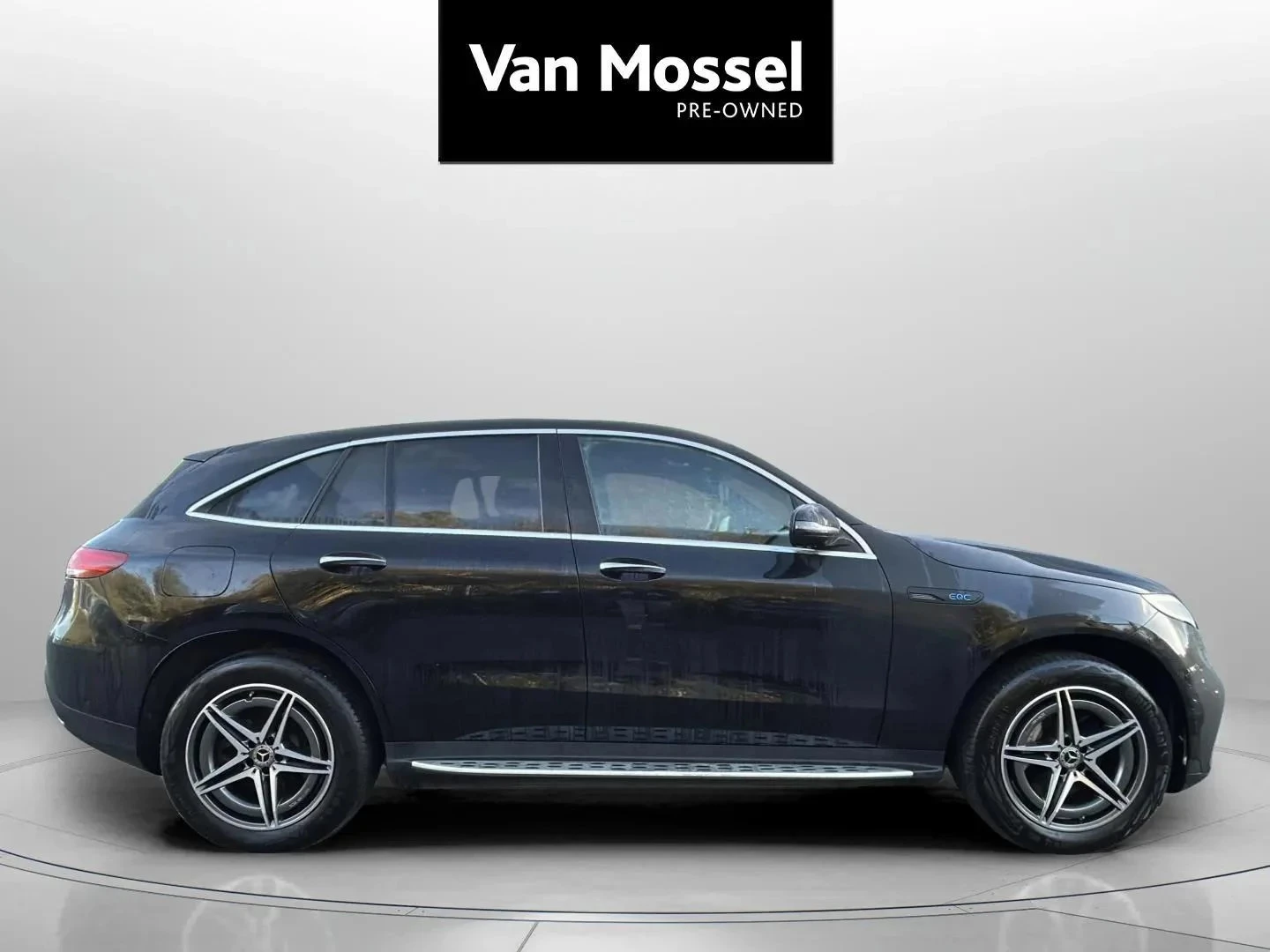 Mercedes-Benz-EQC-image-3
