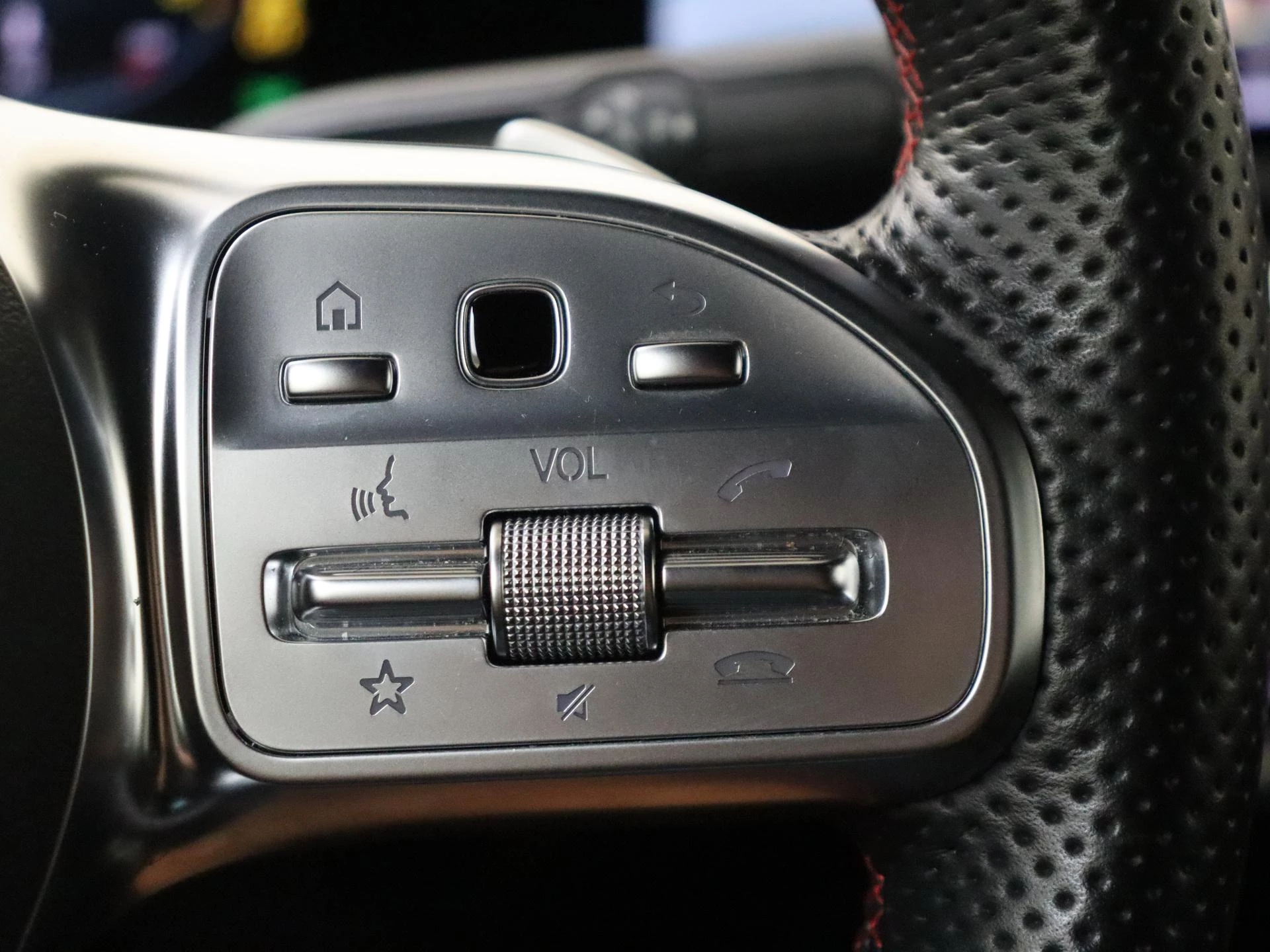 Mercedes-Benz-CLA-image-13