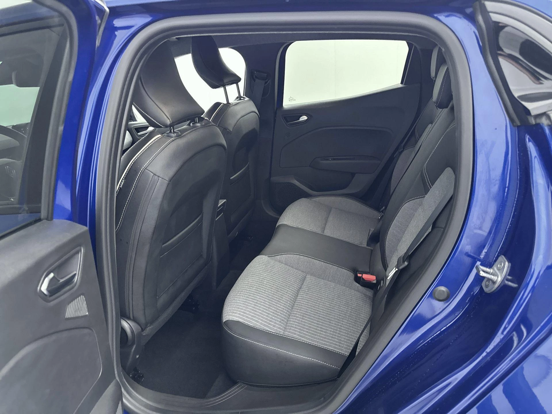 Renault-Clio-image-12