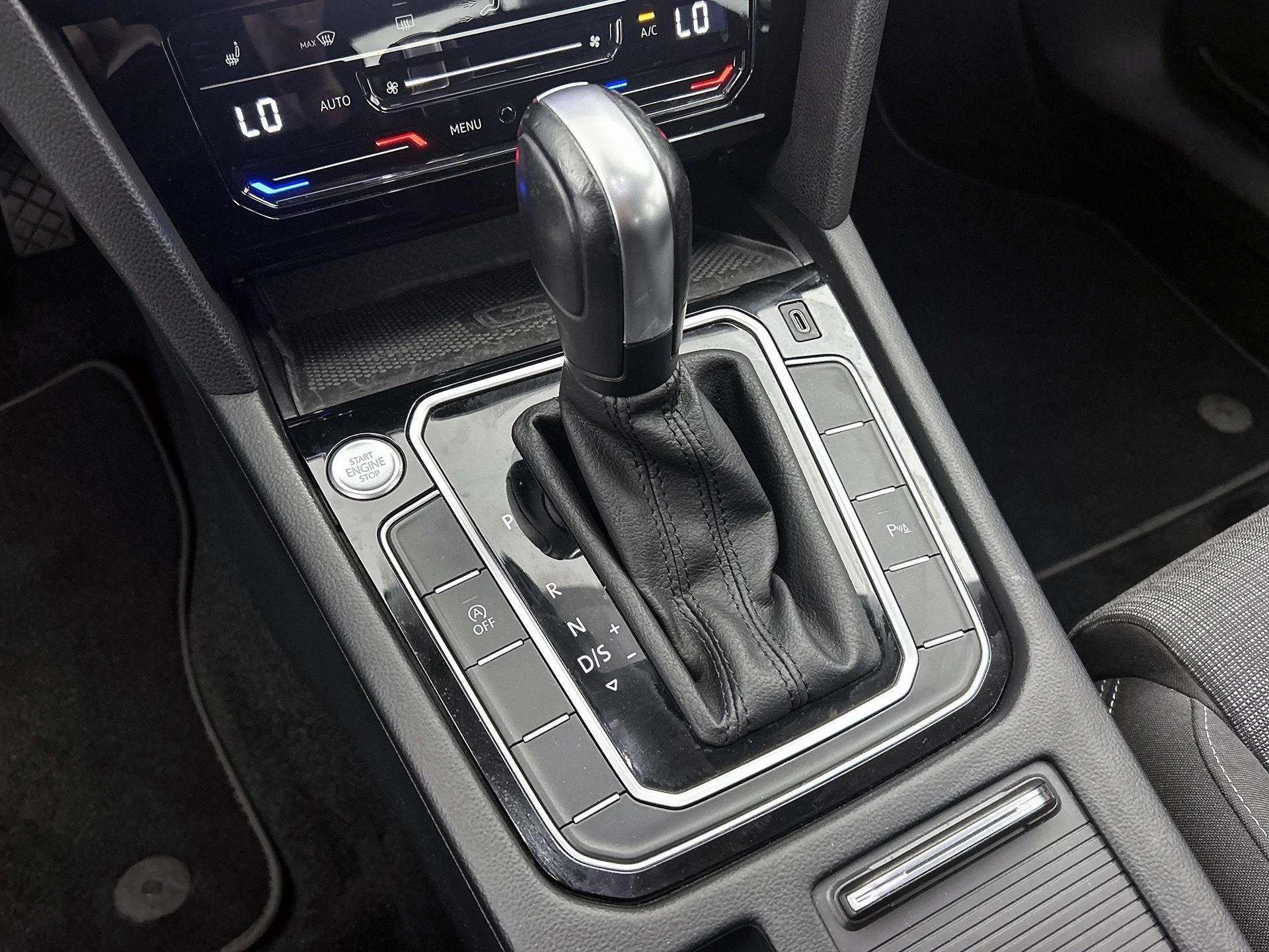 Volkswagen-Passat-image-28
