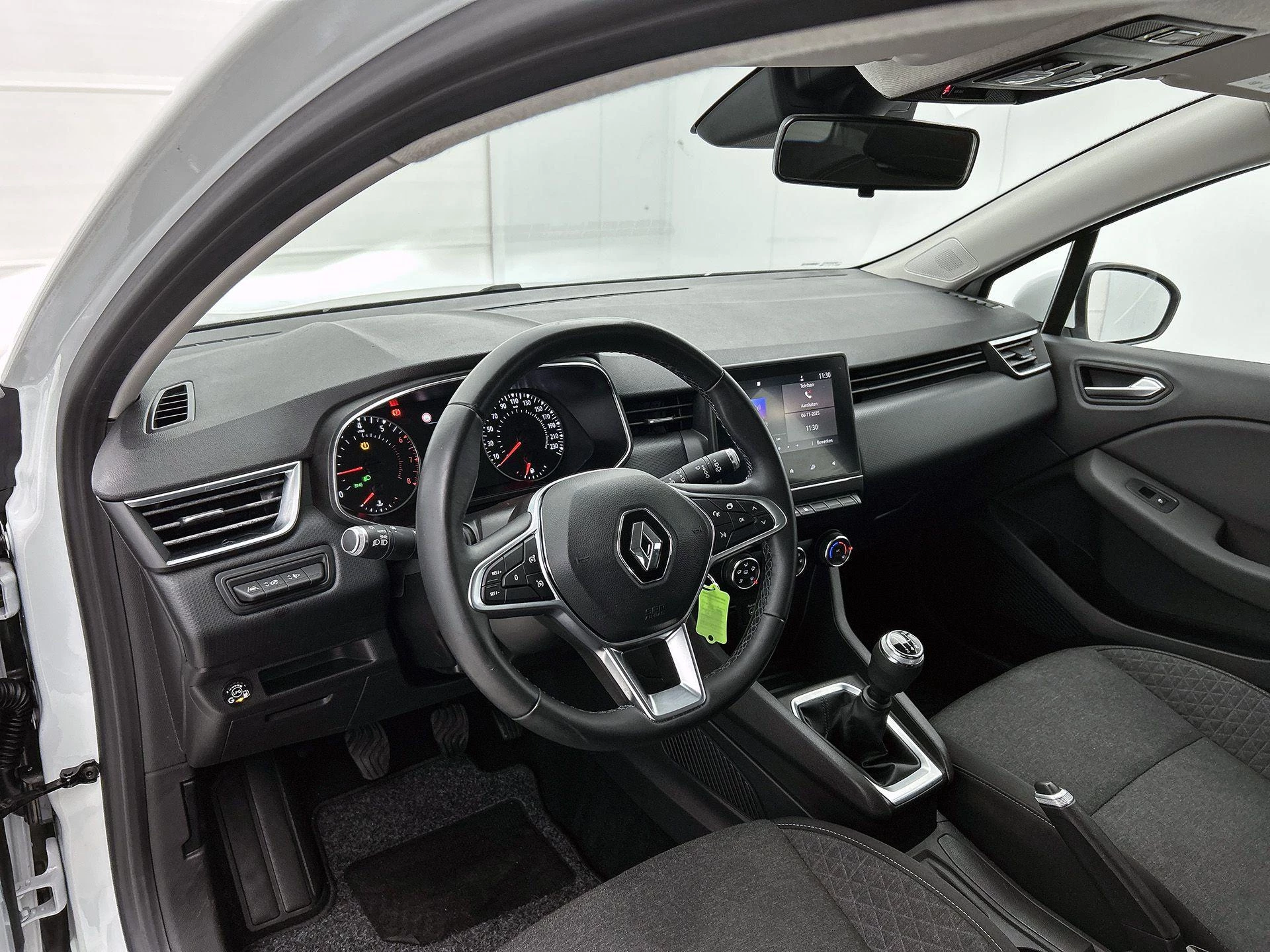 Renault-Clio-image-13