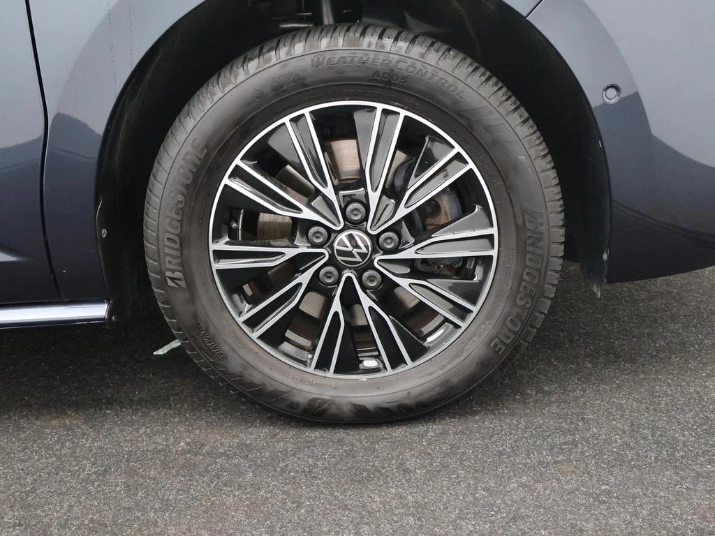 Volkswagen-Multivan-image-8