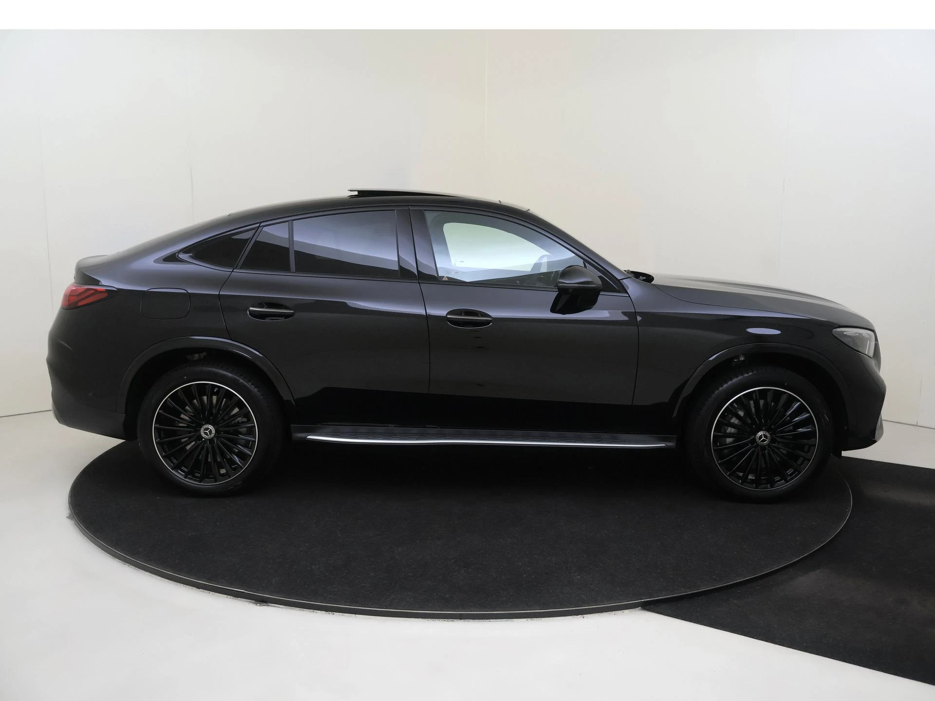 Mercedes-Benz-GLC-image-10