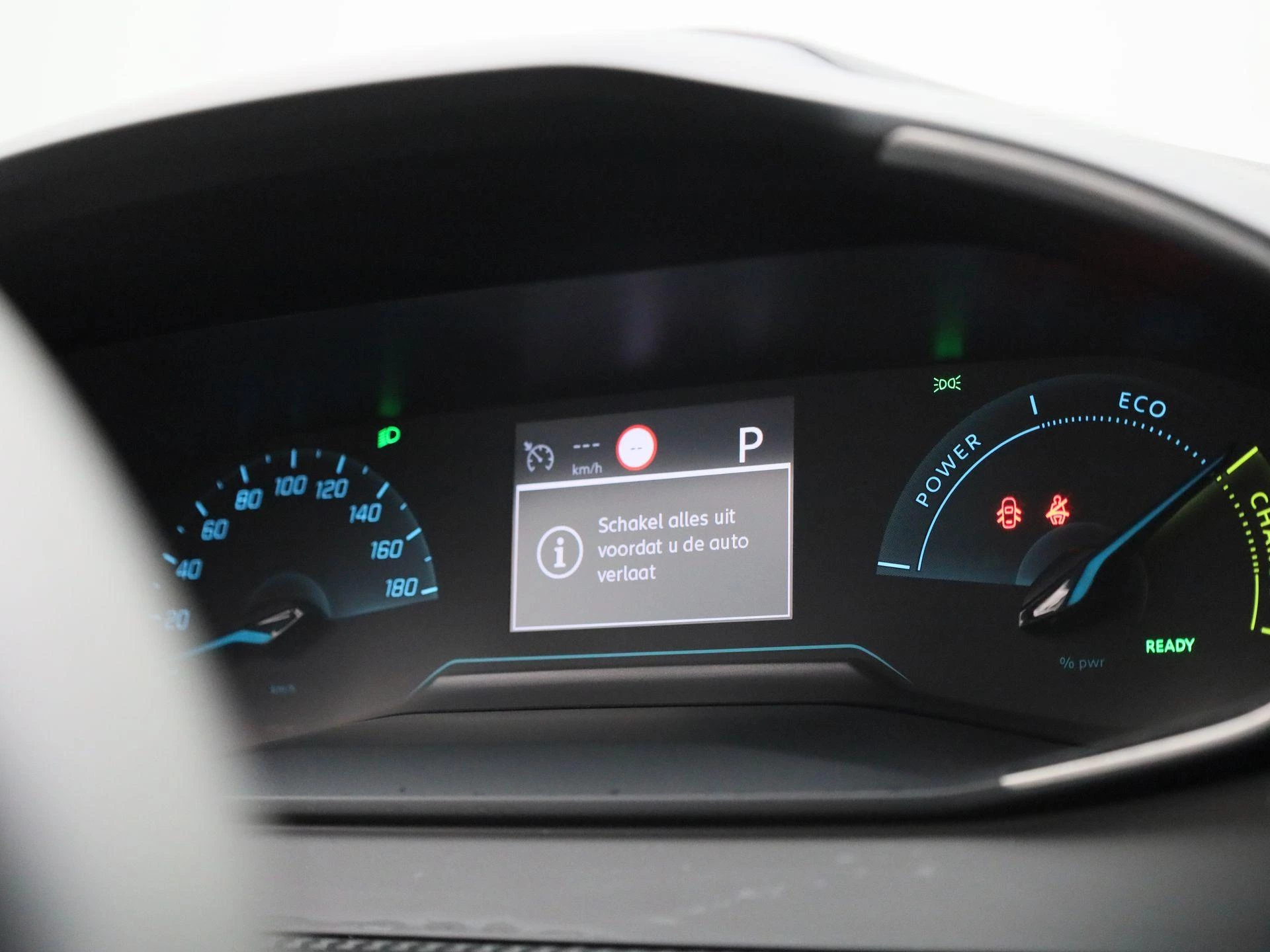 Peugeot-e-208-image-23