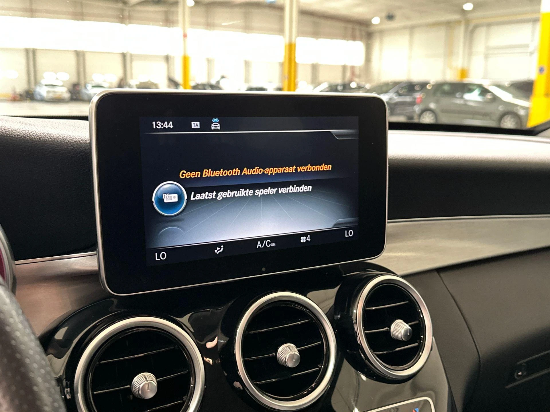 Mercedes-Benz-C-Klasse-image-12