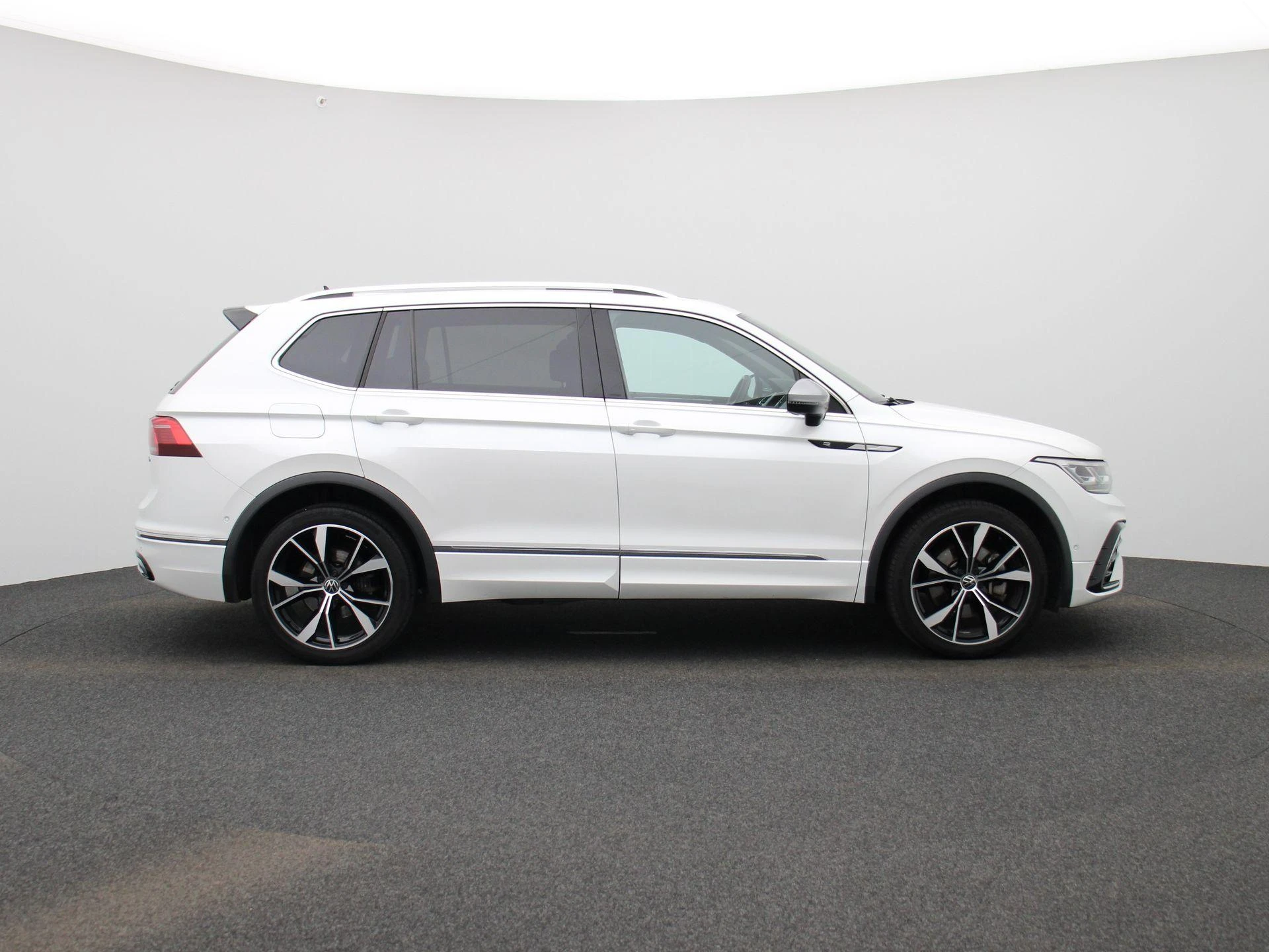 Volkswagen-Tiguan Allspace-image-5